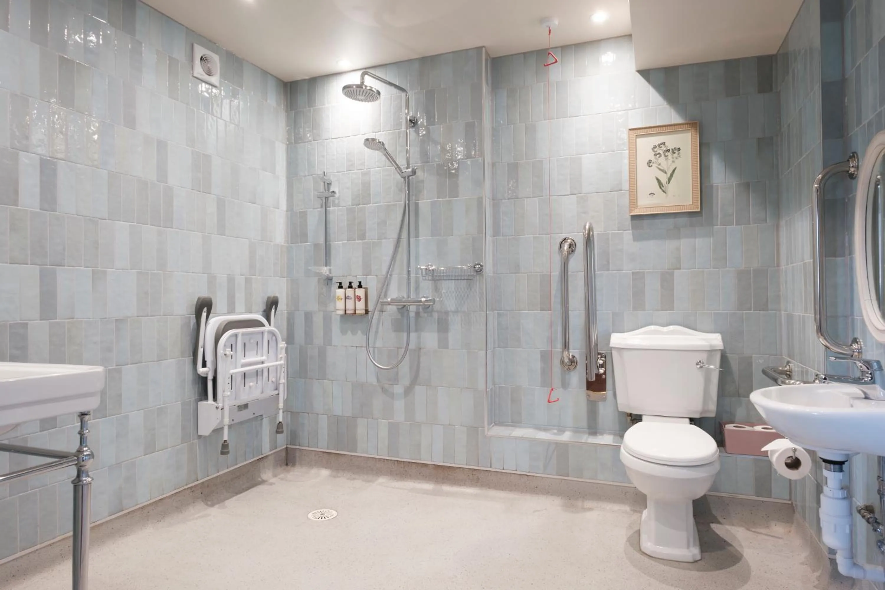 Shower in The Pilgrim Inn