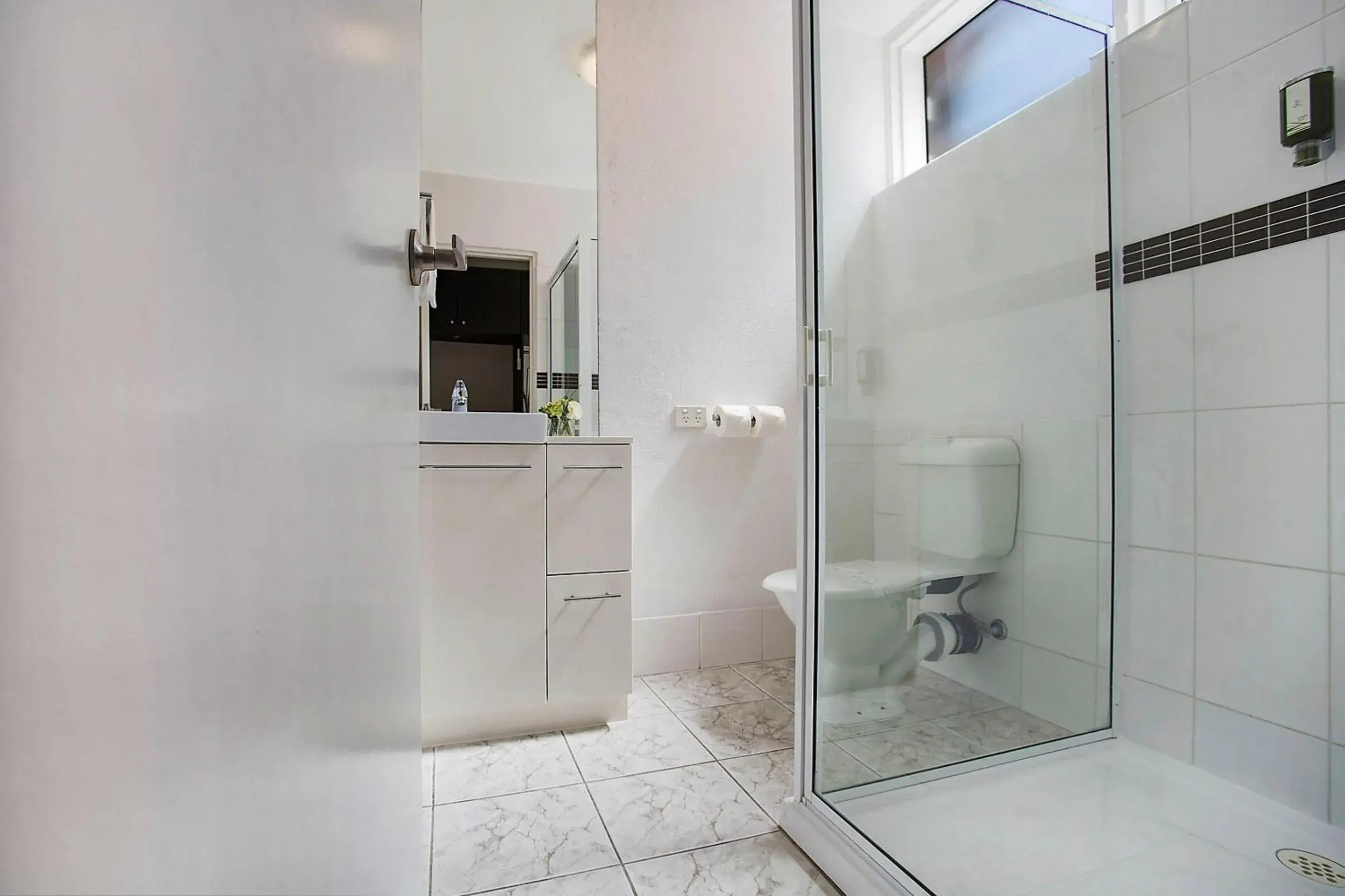 Bedroom in Comfort Inn Western Bedroom in Comfort Inn Western