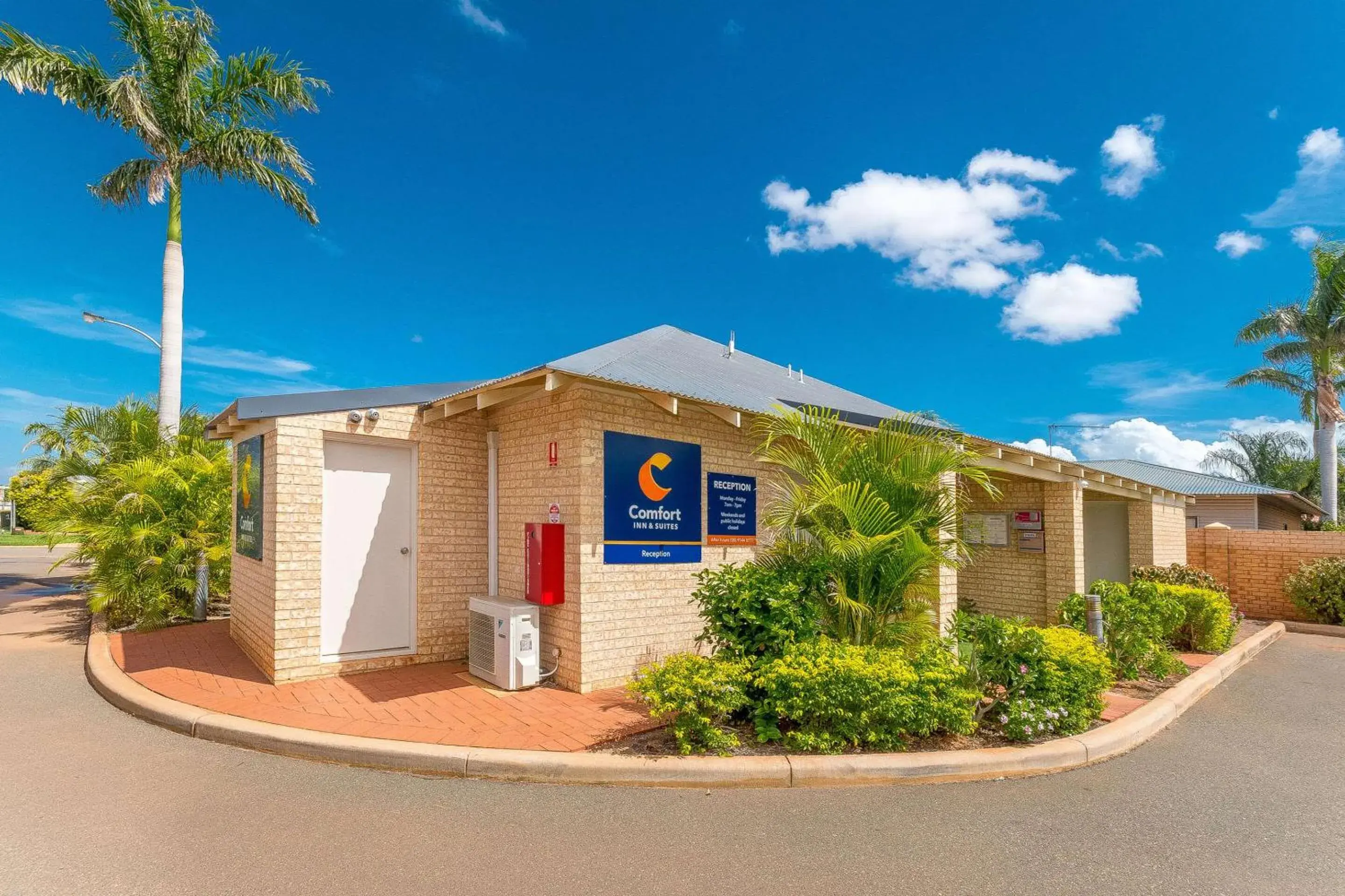 Property building in Comfort Inn & Suites Karratha Property building in Comfort Inn & Suites Karratha