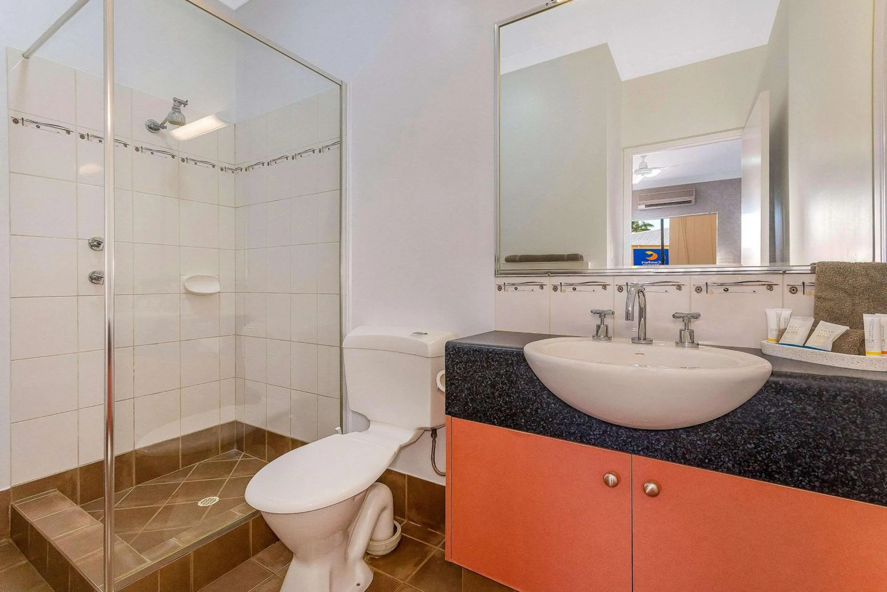 Bathroom in Comfort Inn & Suites Karratha