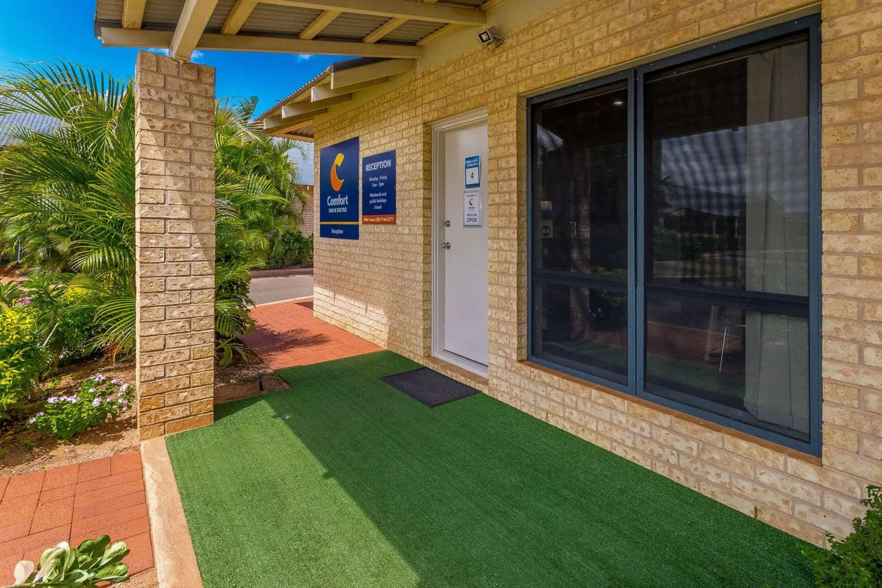 Property building in Comfort Inn & Suites Karratha Property building in Comfort Inn & Suites Karratha