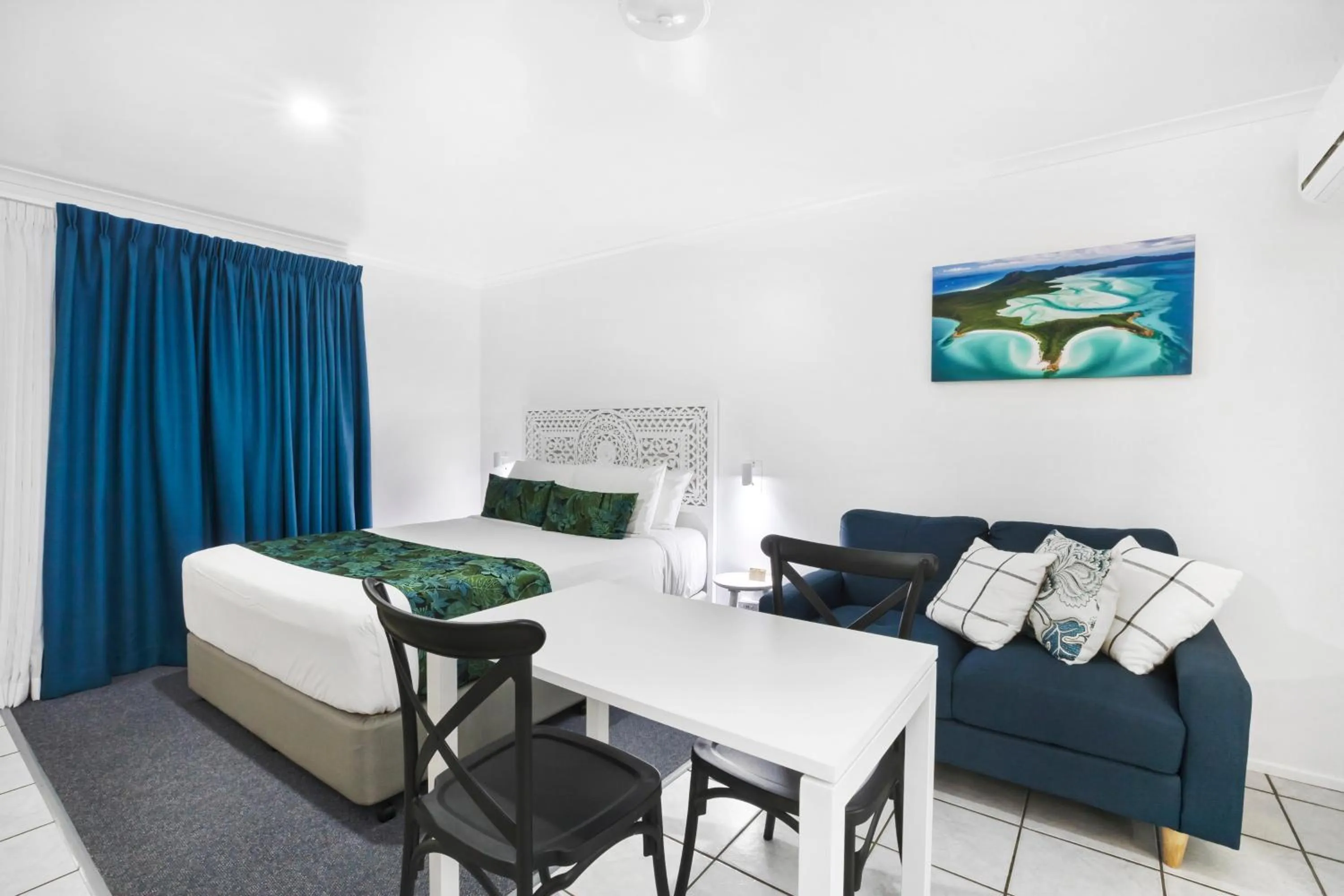 Bedroom, Bed in Comfort Resort Blue Pacific