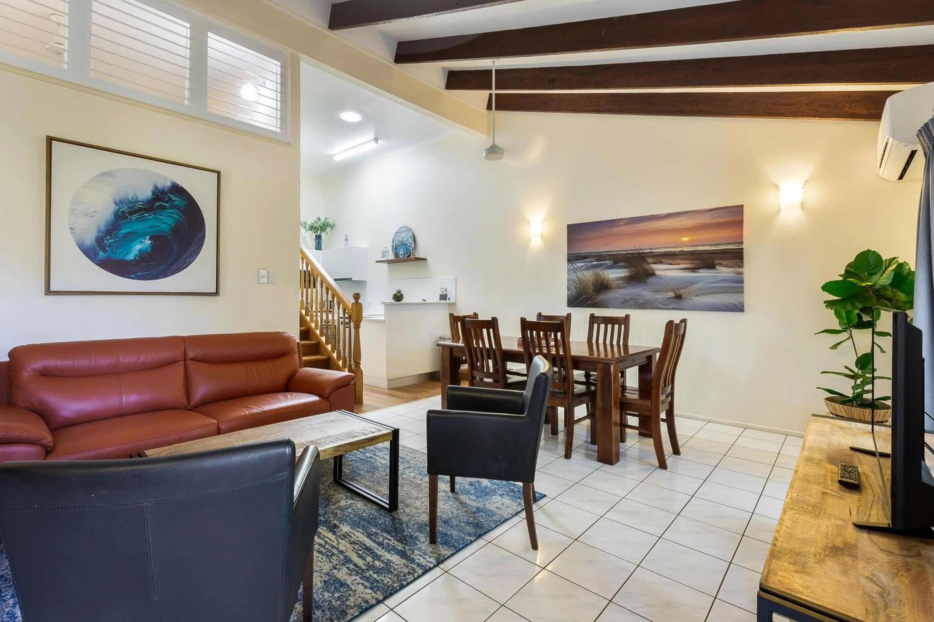 Dining area in Comfort Resort Blue Pacific