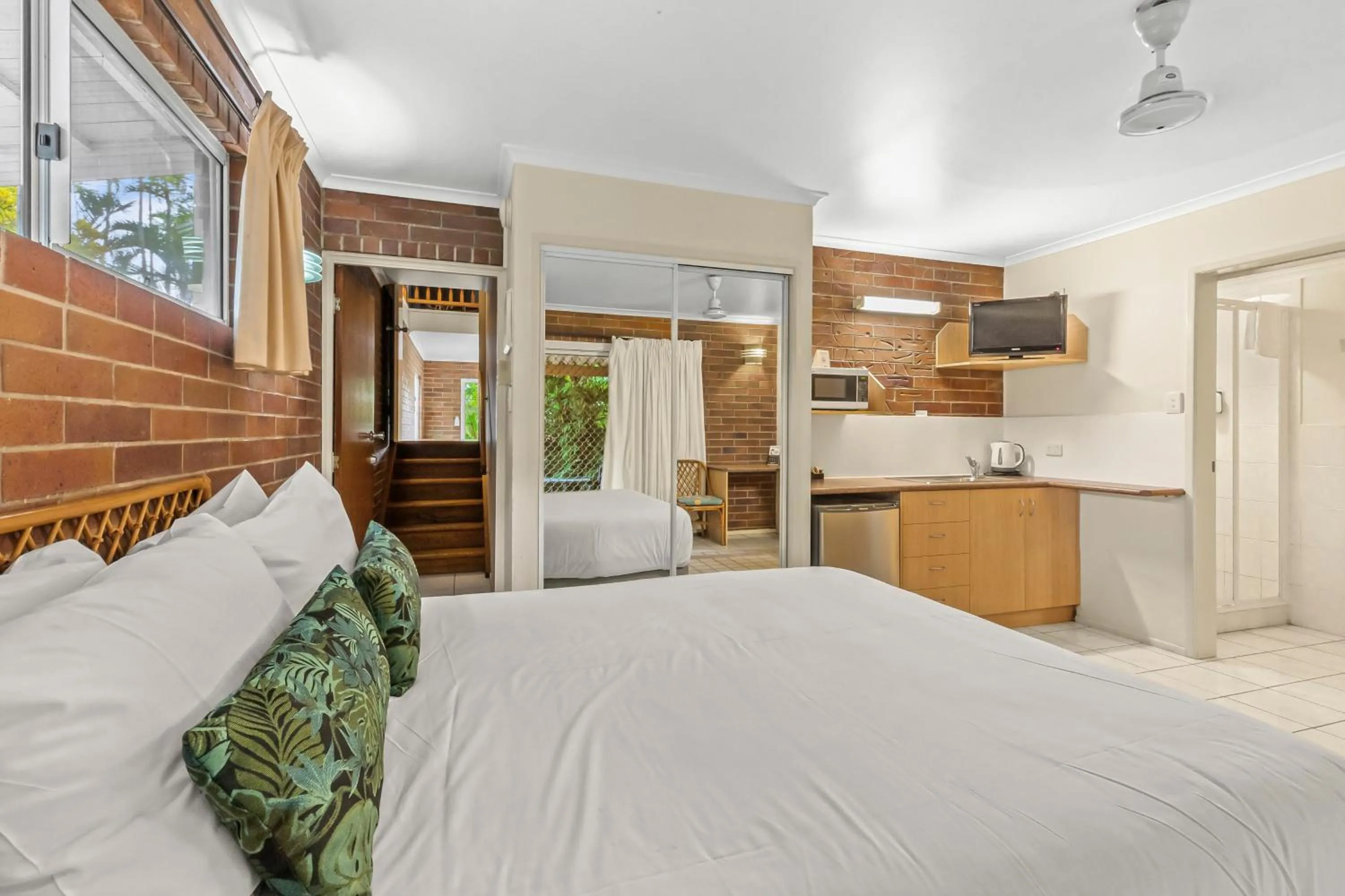 Bedroom, Bed in Comfort Resort Blue Pacific