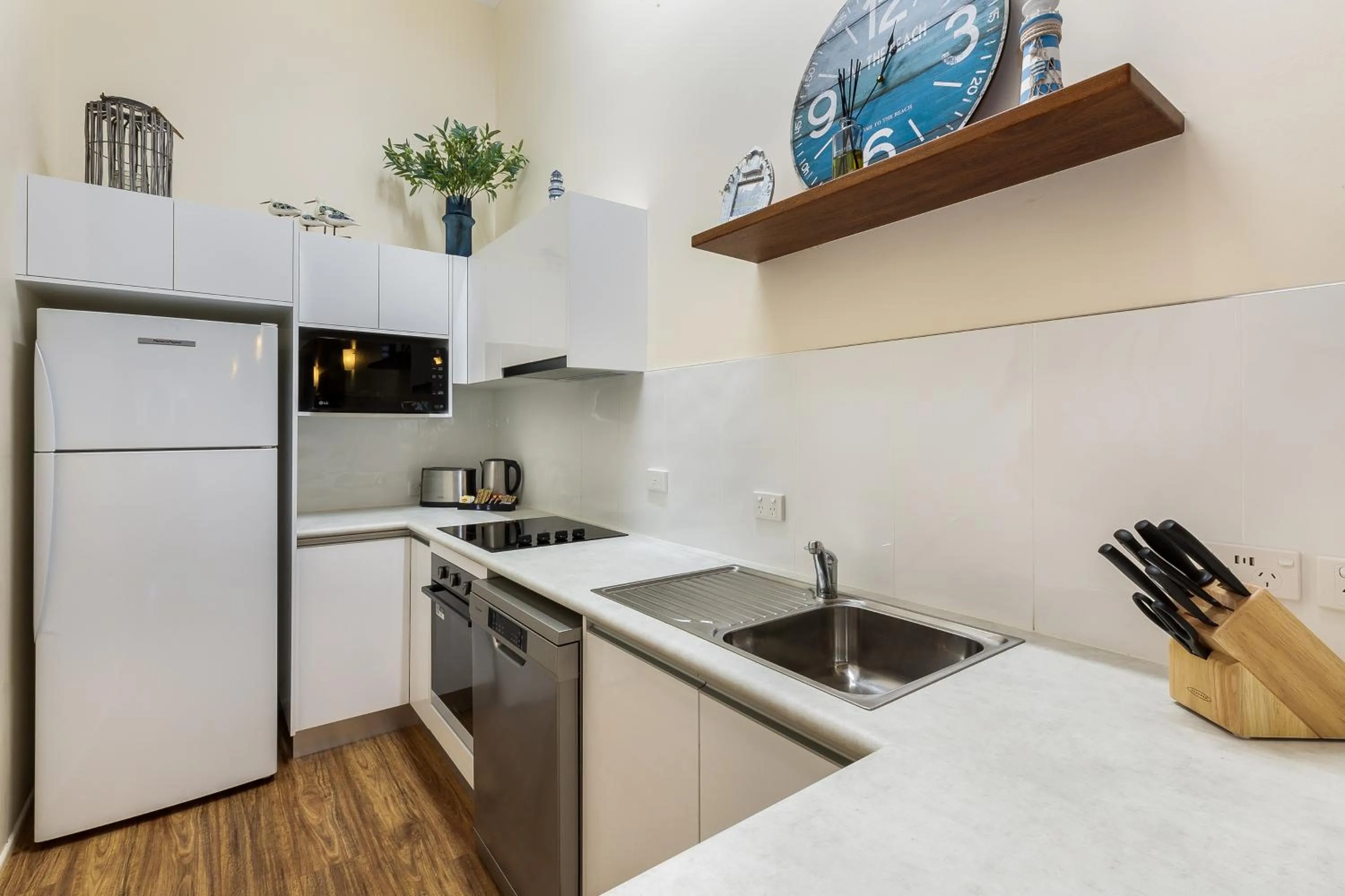 Kitchen or kitchenette in Comfort Resort Blue Pacific