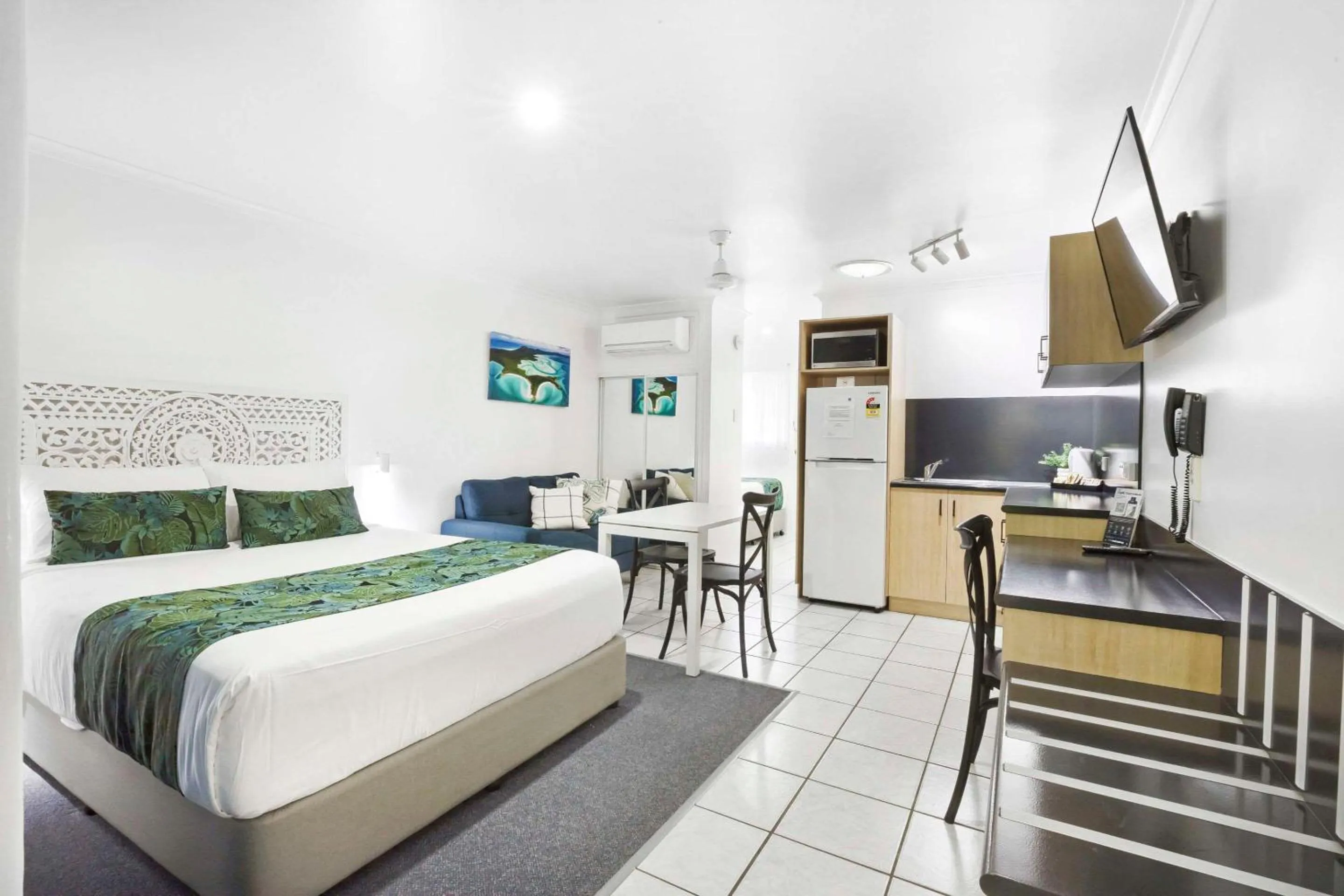 Bedroom, Bed in Comfort Resort Blue Pacific