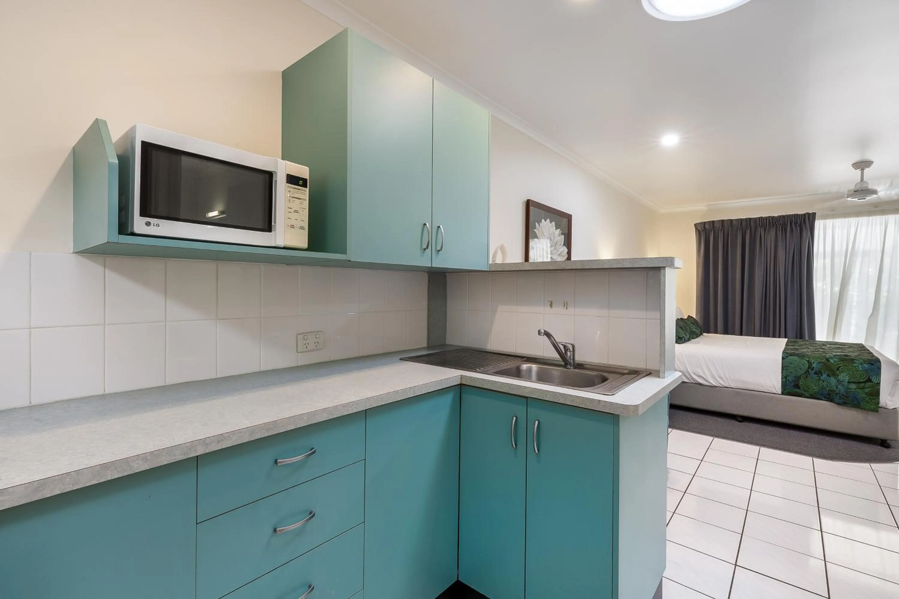 Kitchen or kitchenette in Comfort Resort Blue Pacific
