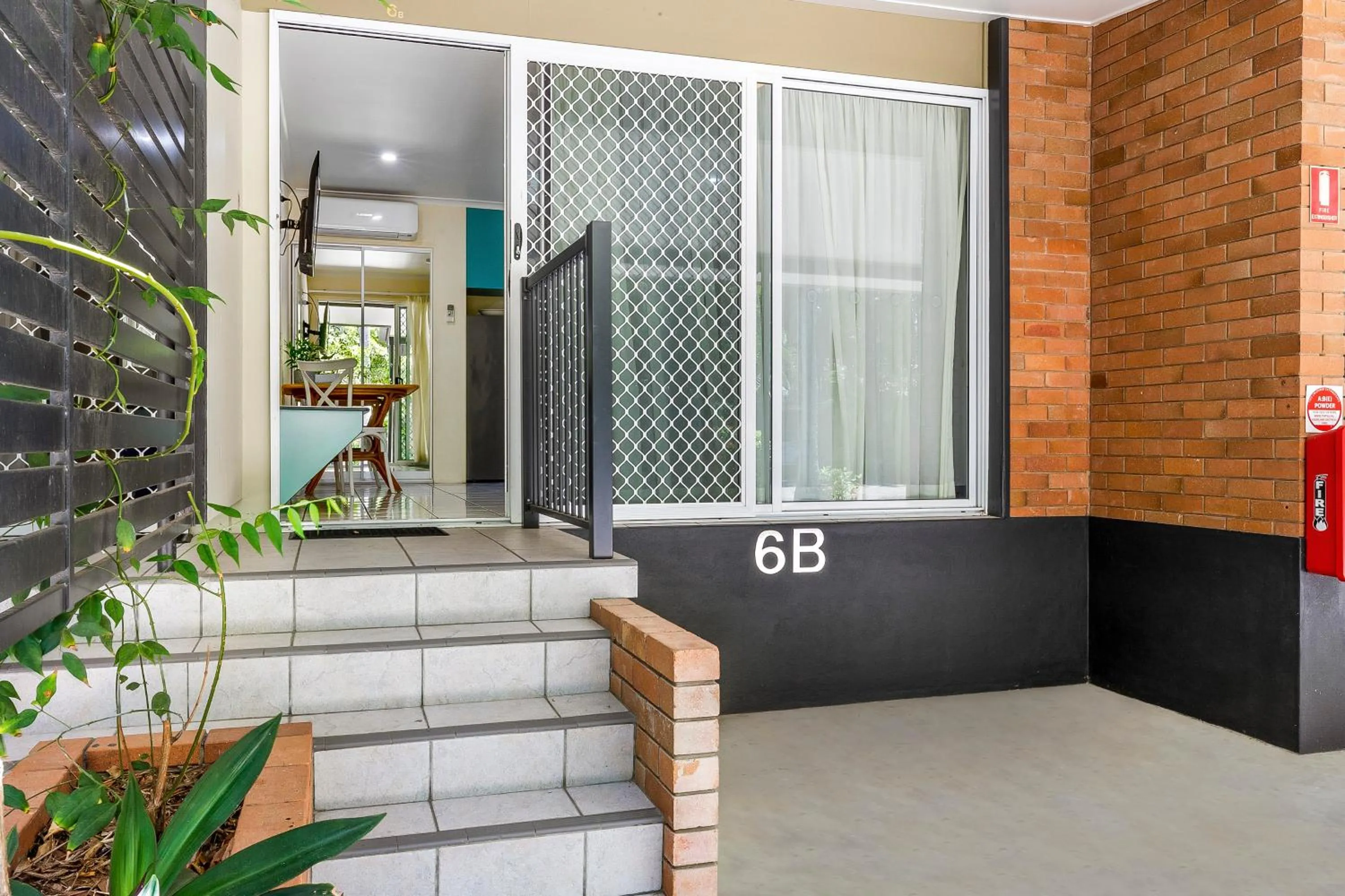 Parking in Comfort Resort Blue Pacific