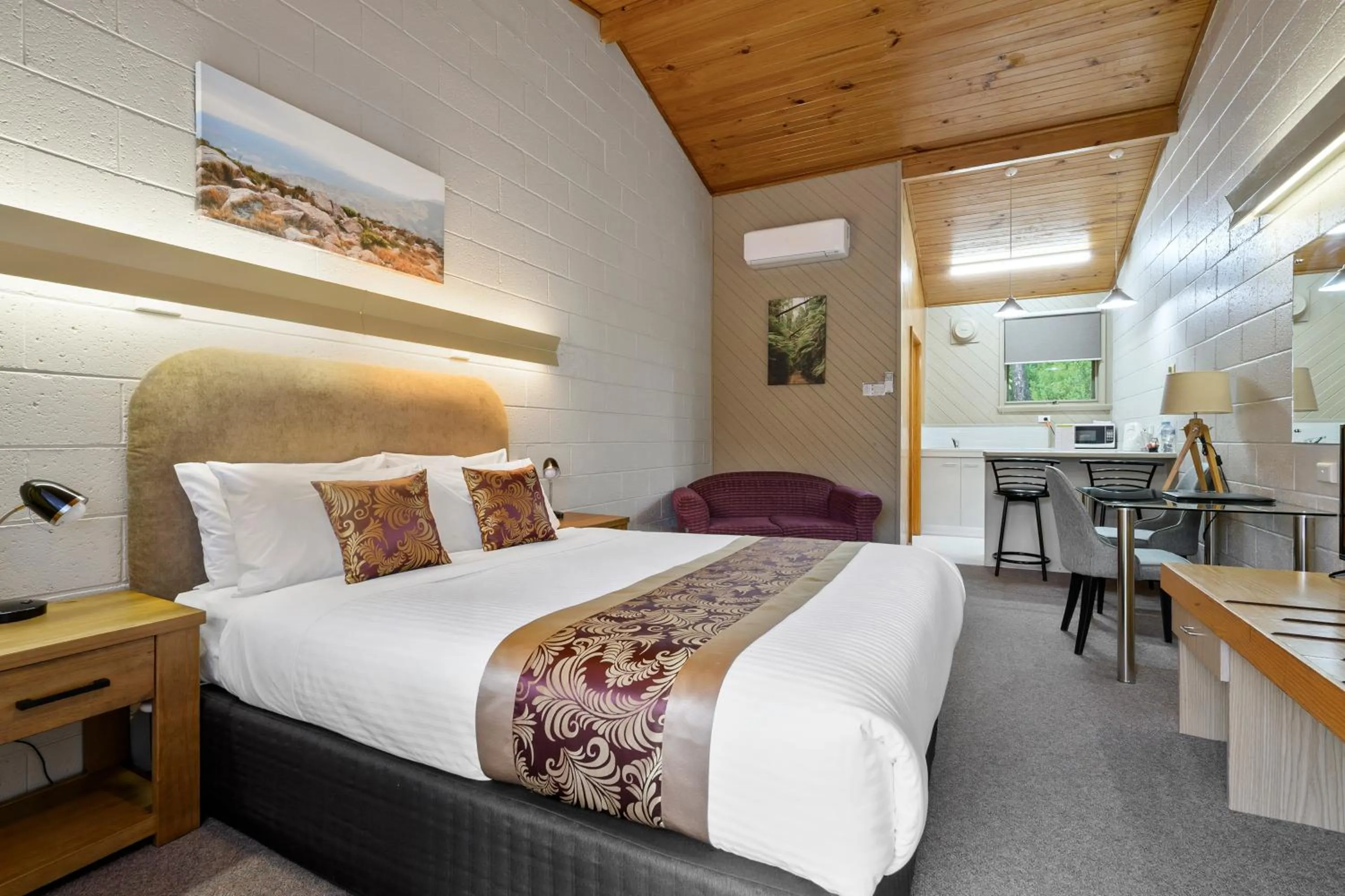 Photo of the whole room, Bed in Gold Rush Inn