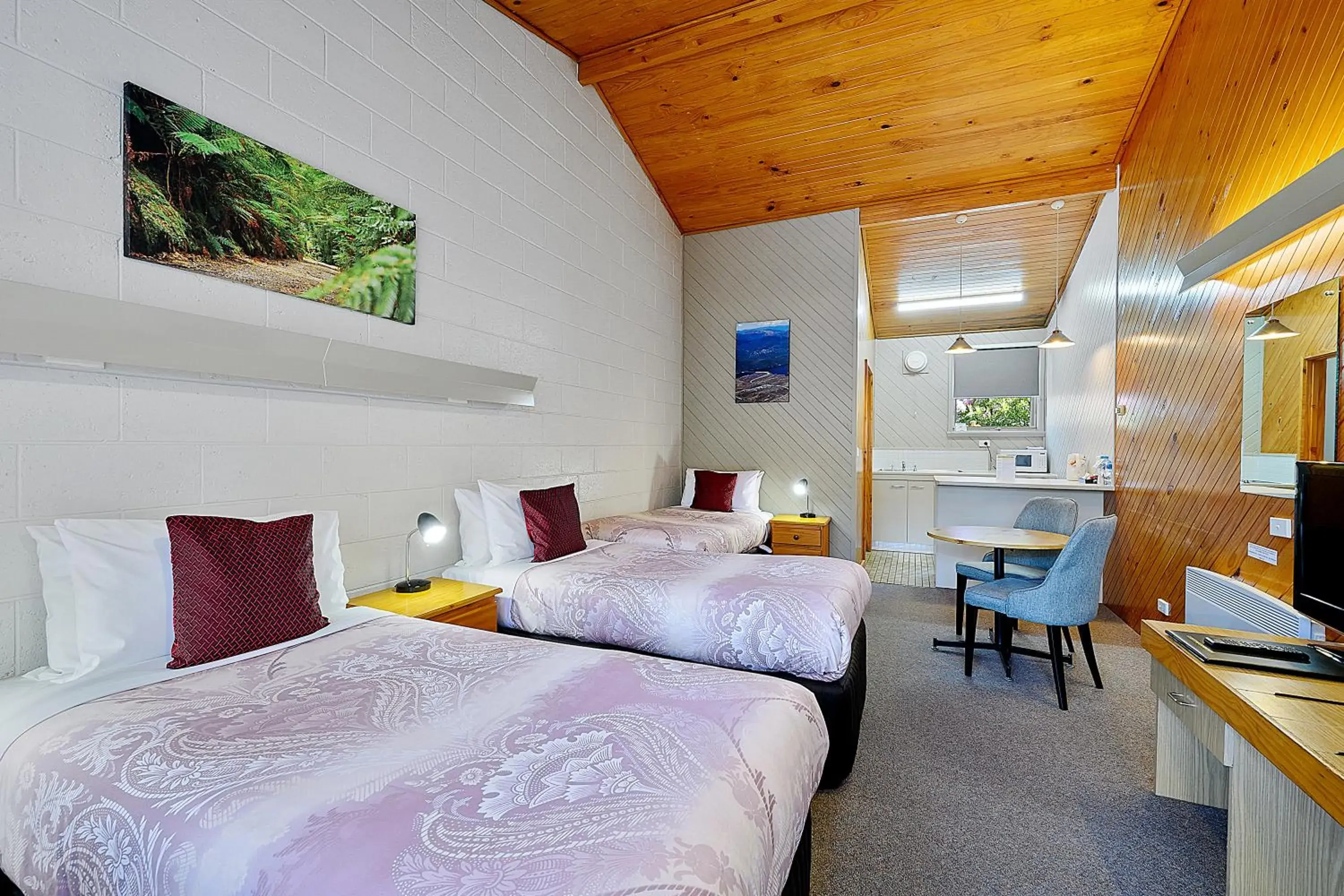 Triple Room with Three Single Beds in Gold Rush Inn Triple Room with Three Single Beds in Gold Rush Inn