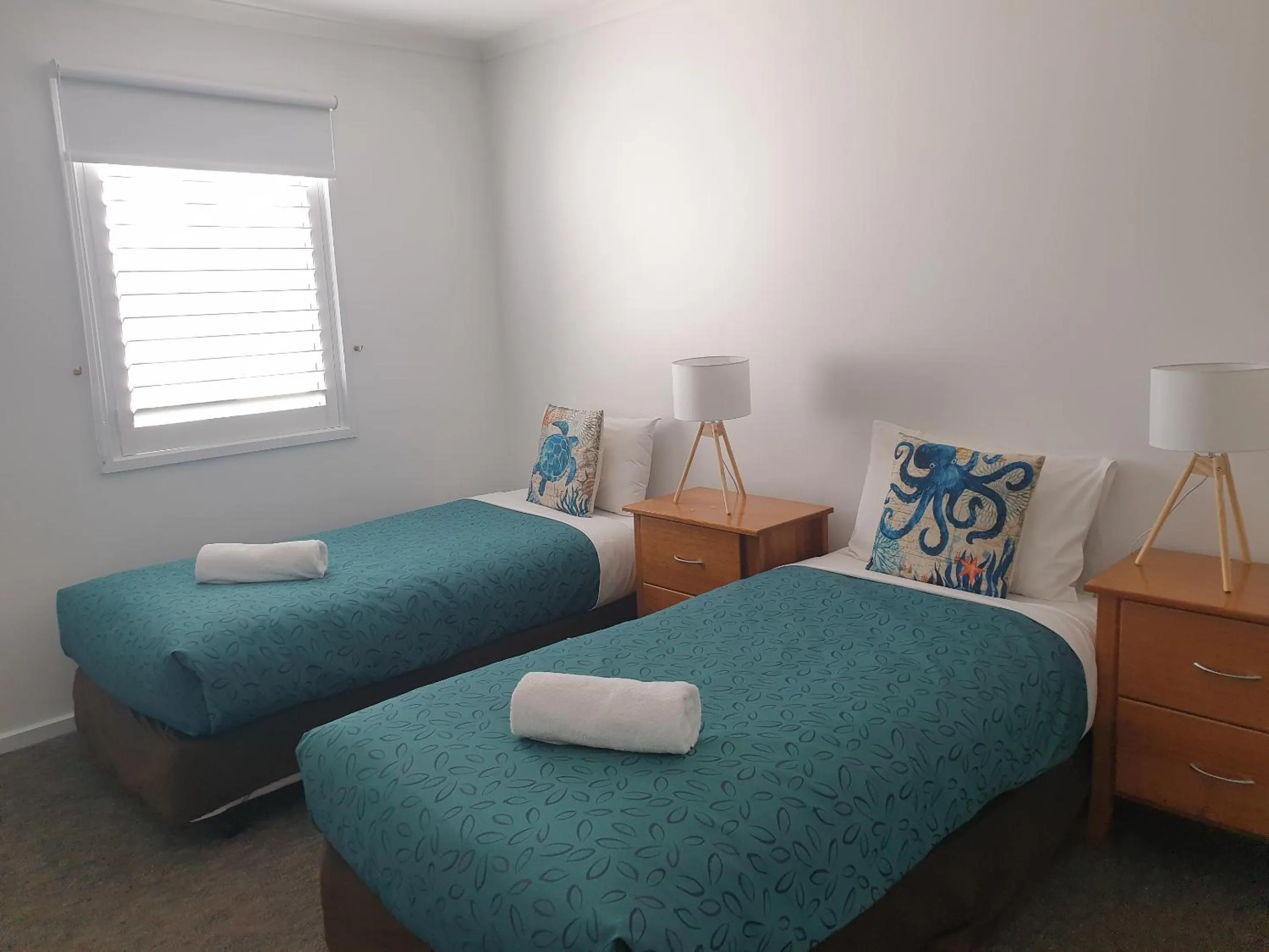 Bedroom, Bed in Waves on Banyan formerly Comfort Inn International