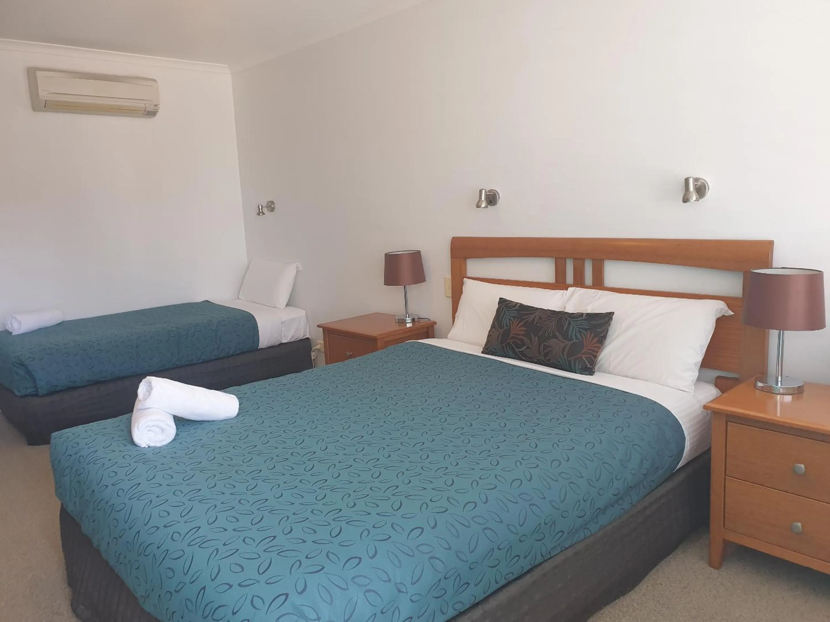 Bed in Waves on Banyan formerly Comfort Inn International