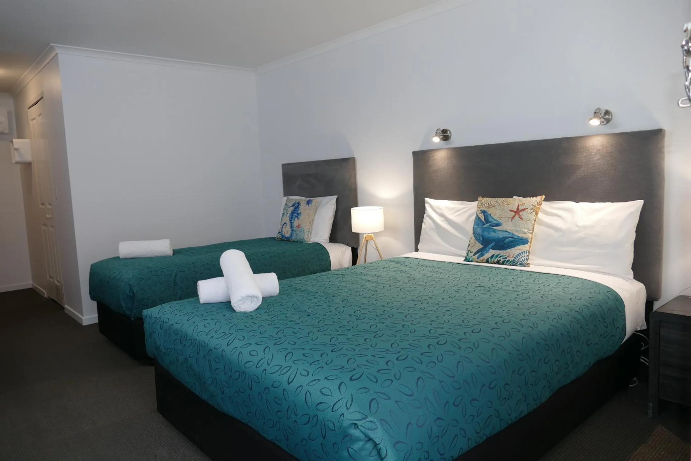 Bed in Waves on Banyan formerly Comfort Inn International