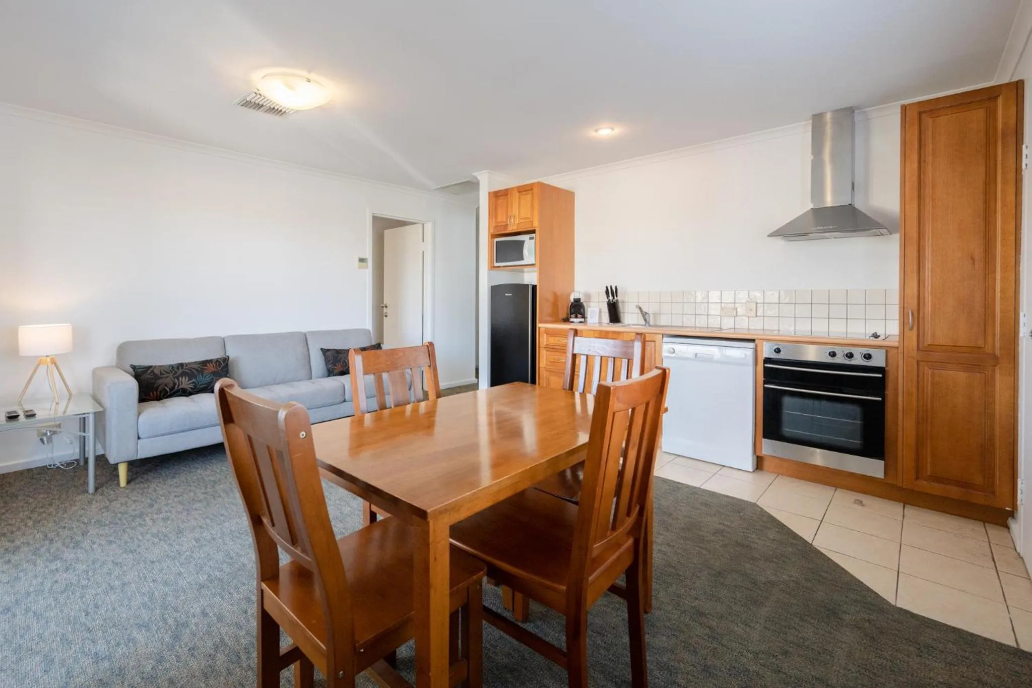 Dining area in Waves on Banyan formerly Comfort Inn International