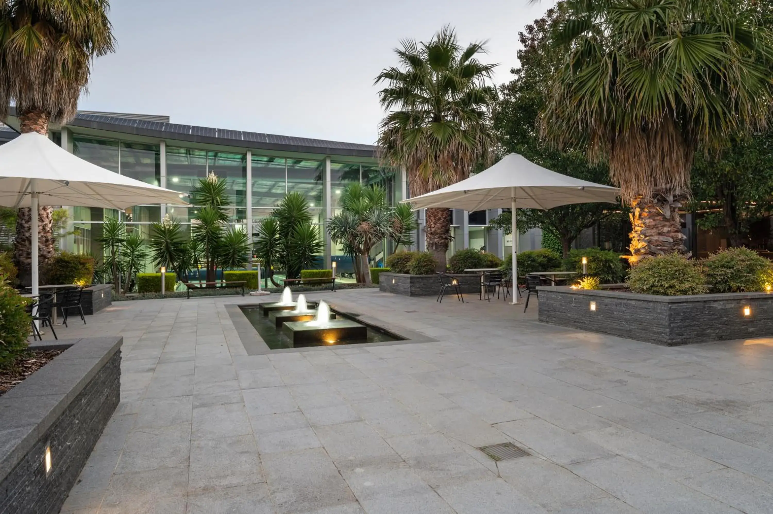 Property building in Quality Hotel Taylors Lakes Property building in Quality Hotel Taylors Lakes