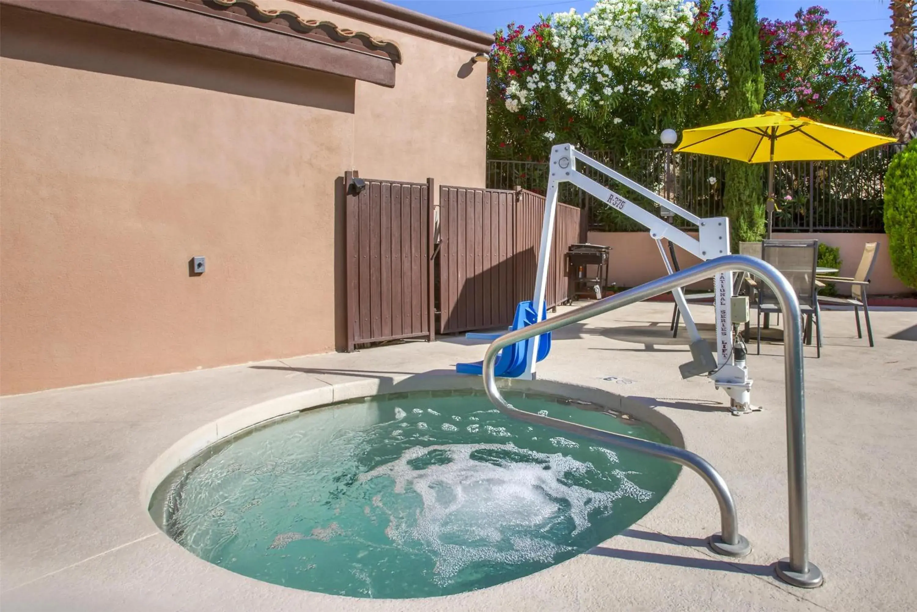 Pool view in Best Western Copper Hills Inn Pool view in Best Western Copper Hills Inn