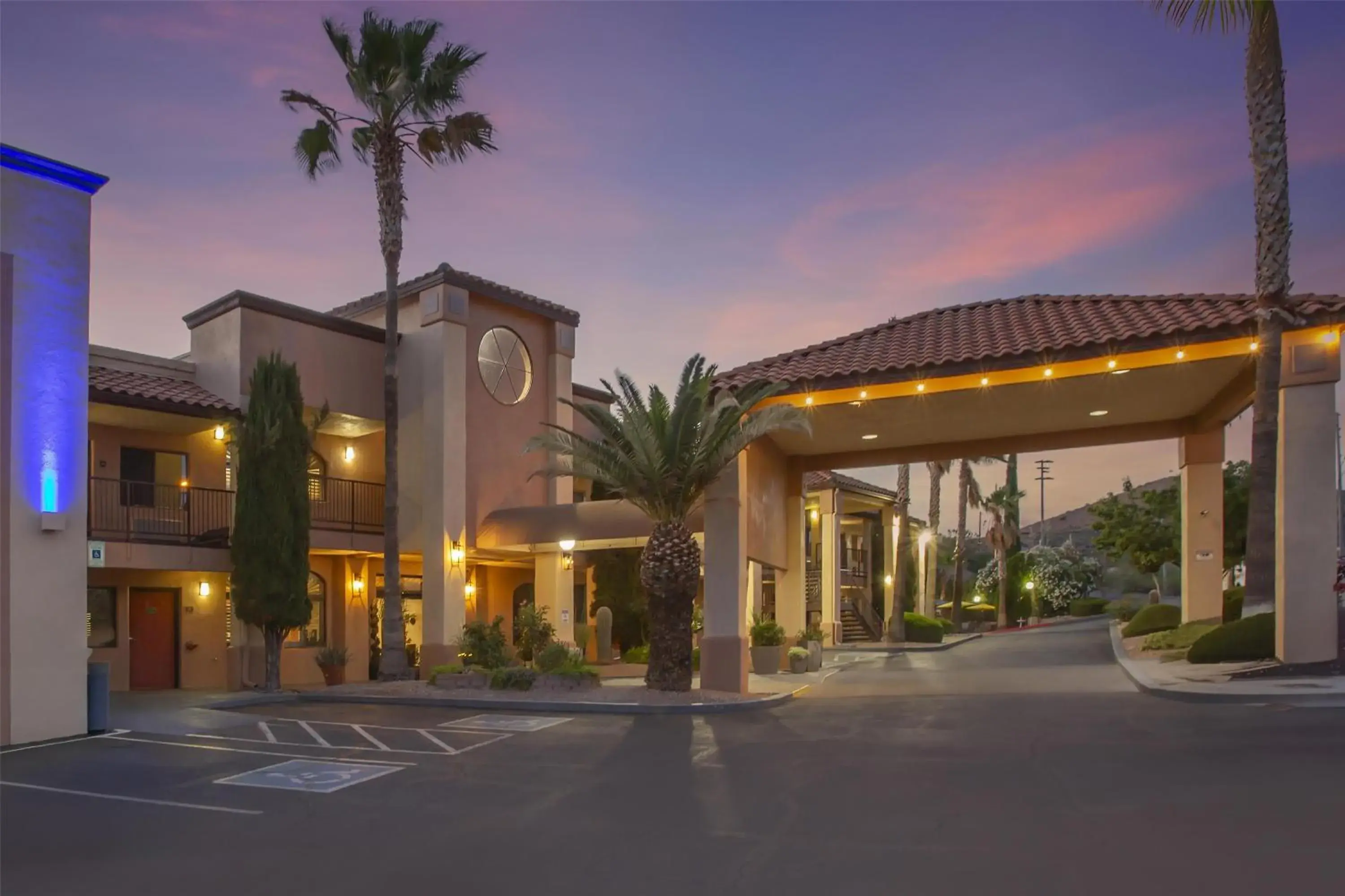Property building in Best Western Copper Hills Inn Property building in Best Western Copper Hills Inn