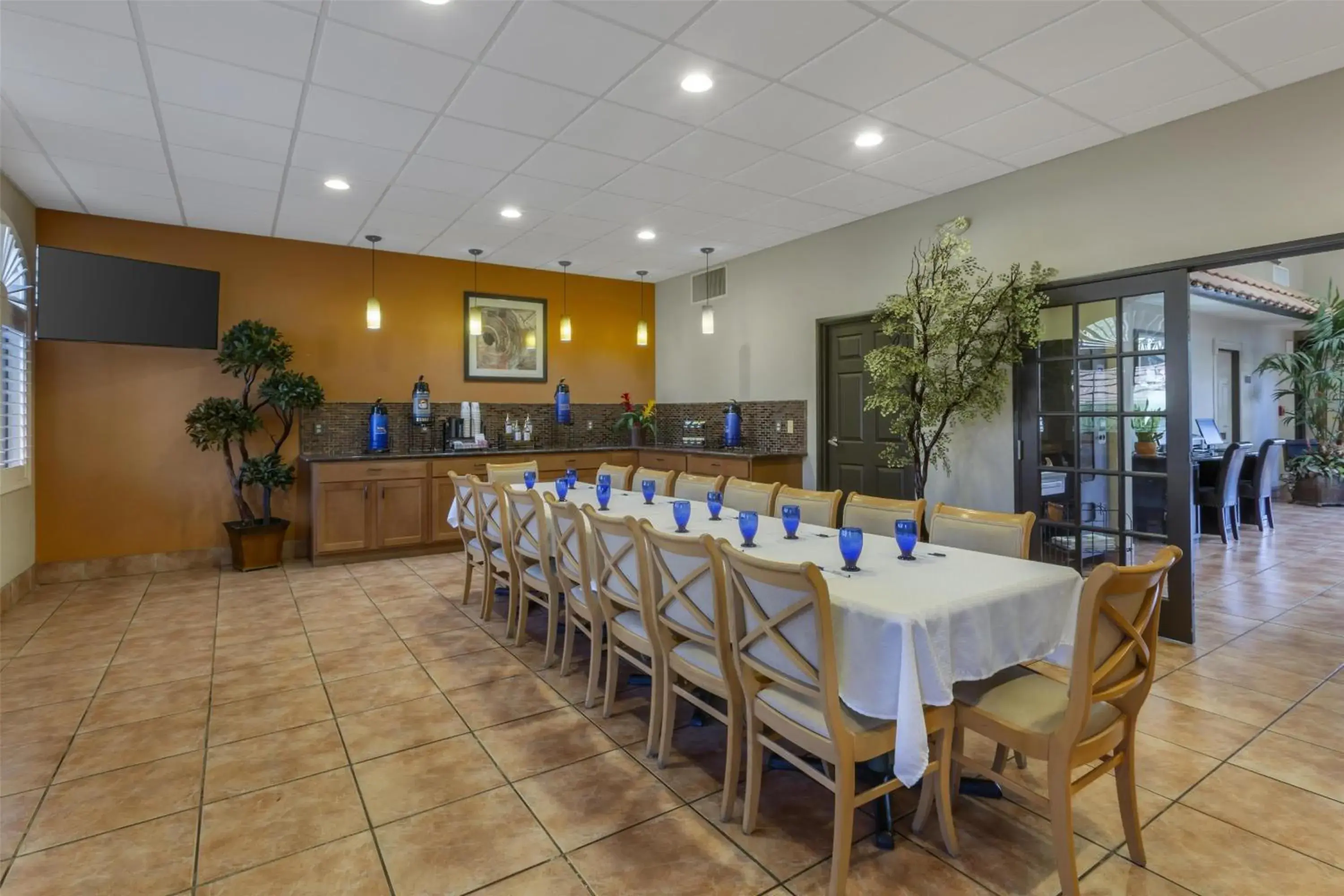 Breakfast in Best Western Copper Hills Inn Breakfast in Best Western Copper Hills Inn