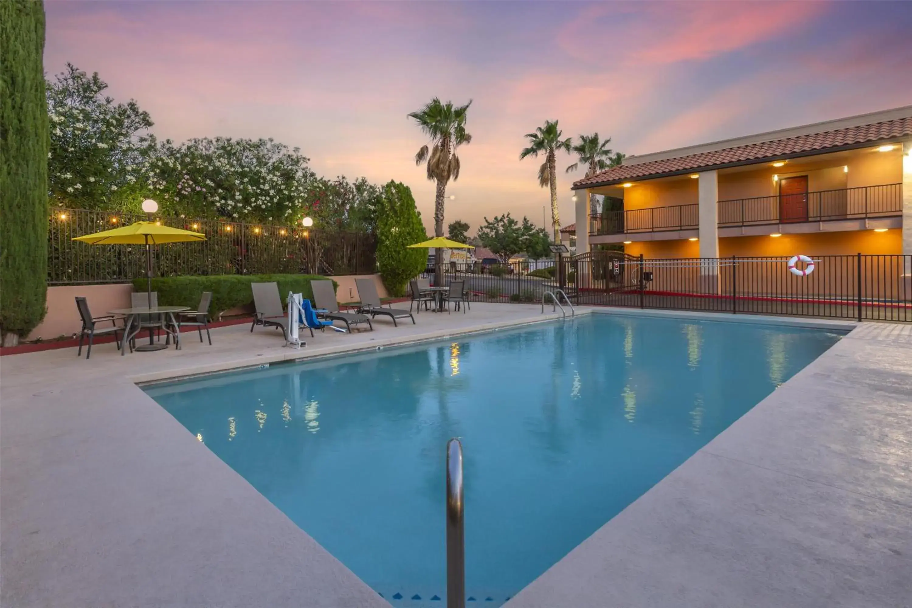 Pool view in Best Western Copper Hills Inn Pool view in Best Western Copper Hills Inn