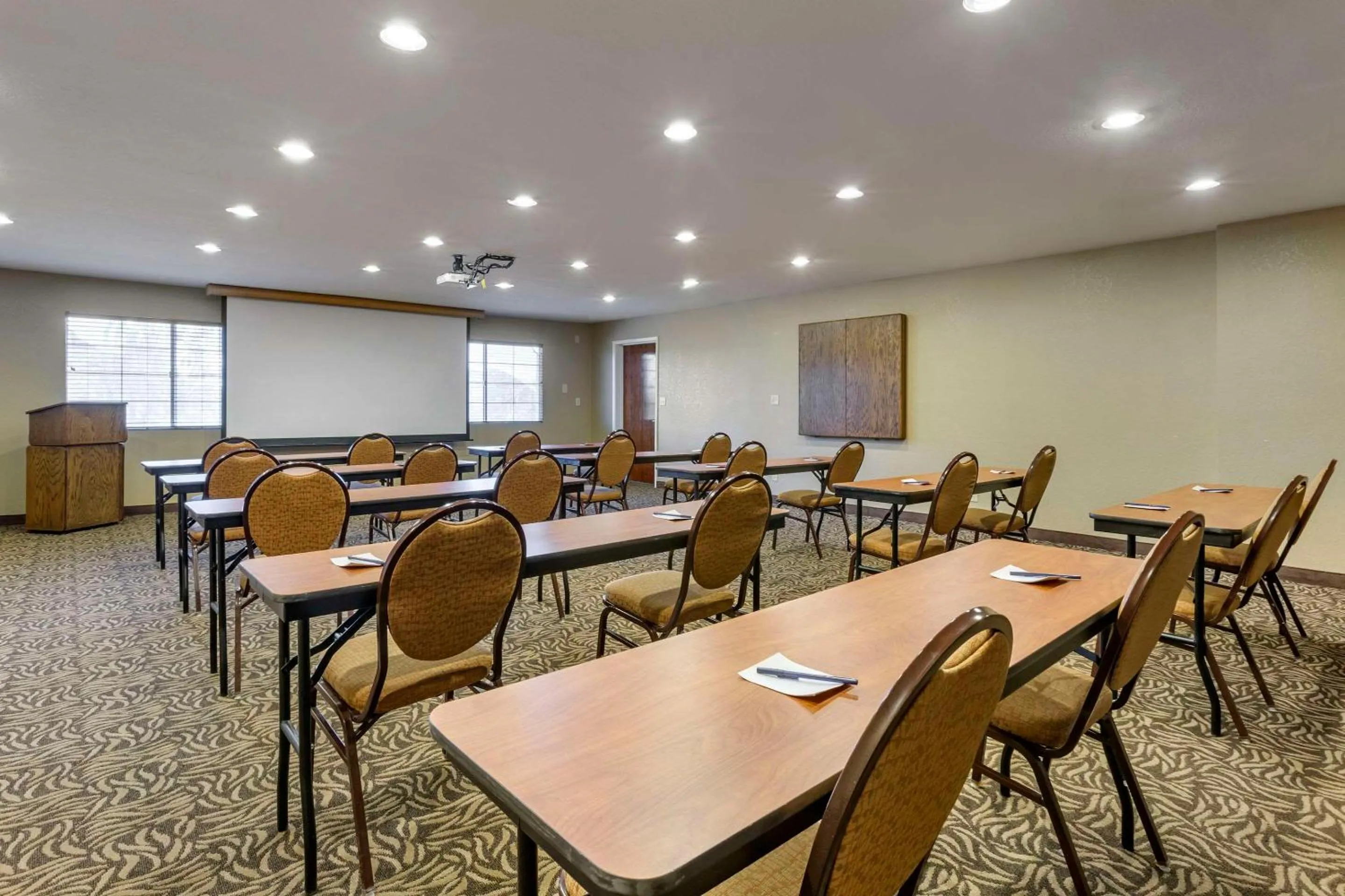 Meeting/conference room in Comfort Suites Phoenix Airport