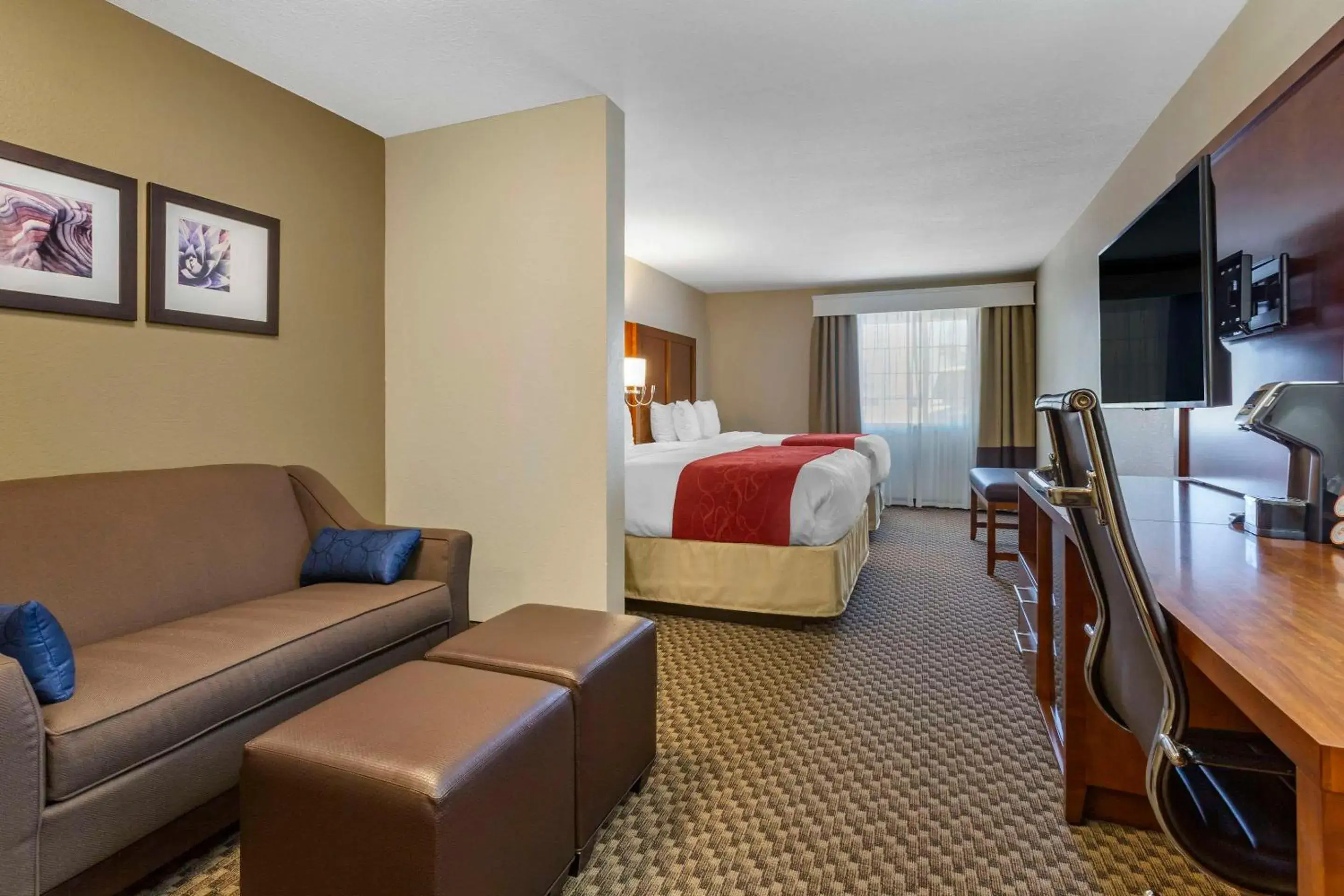 Bedroom, Bed in Comfort Suites Phoenix Airport Bedroom, Bed in Comfort Suites Phoenix Airport