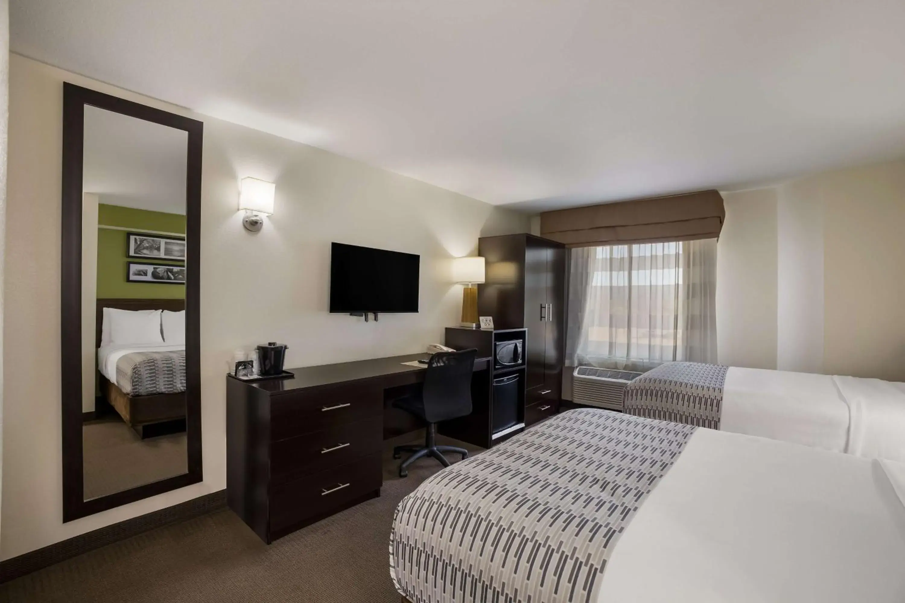Bedroom, Bed in SureStay Plus by Best Western Mesa Superstition Springs Bedroom, Bed in SureStay Plus by Best Western Mesa Superstition Springs