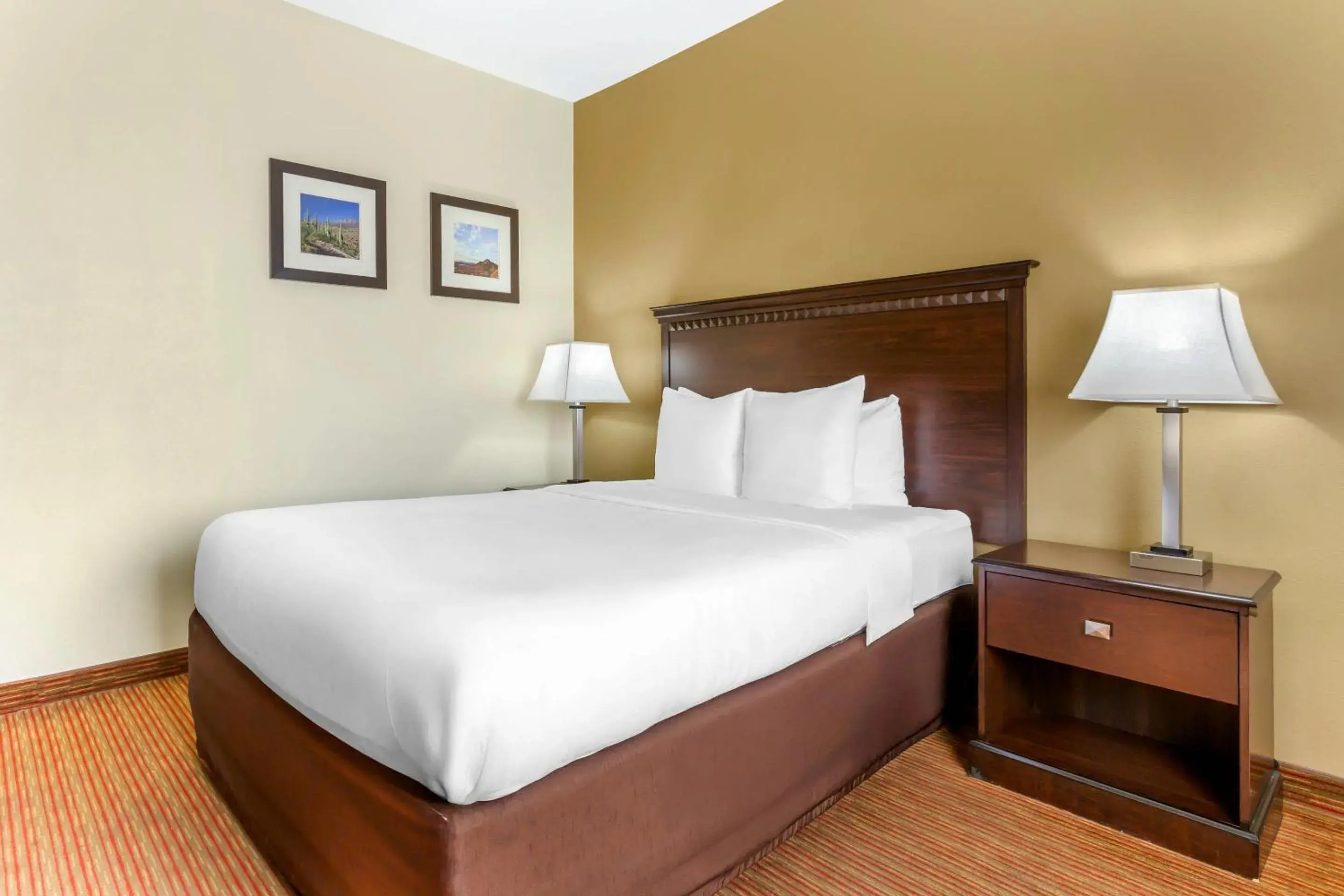 Bedroom, Bed in Comfort Inn Phoenix Central City Bedroom, Bed in Comfort Inn Phoenix Central City