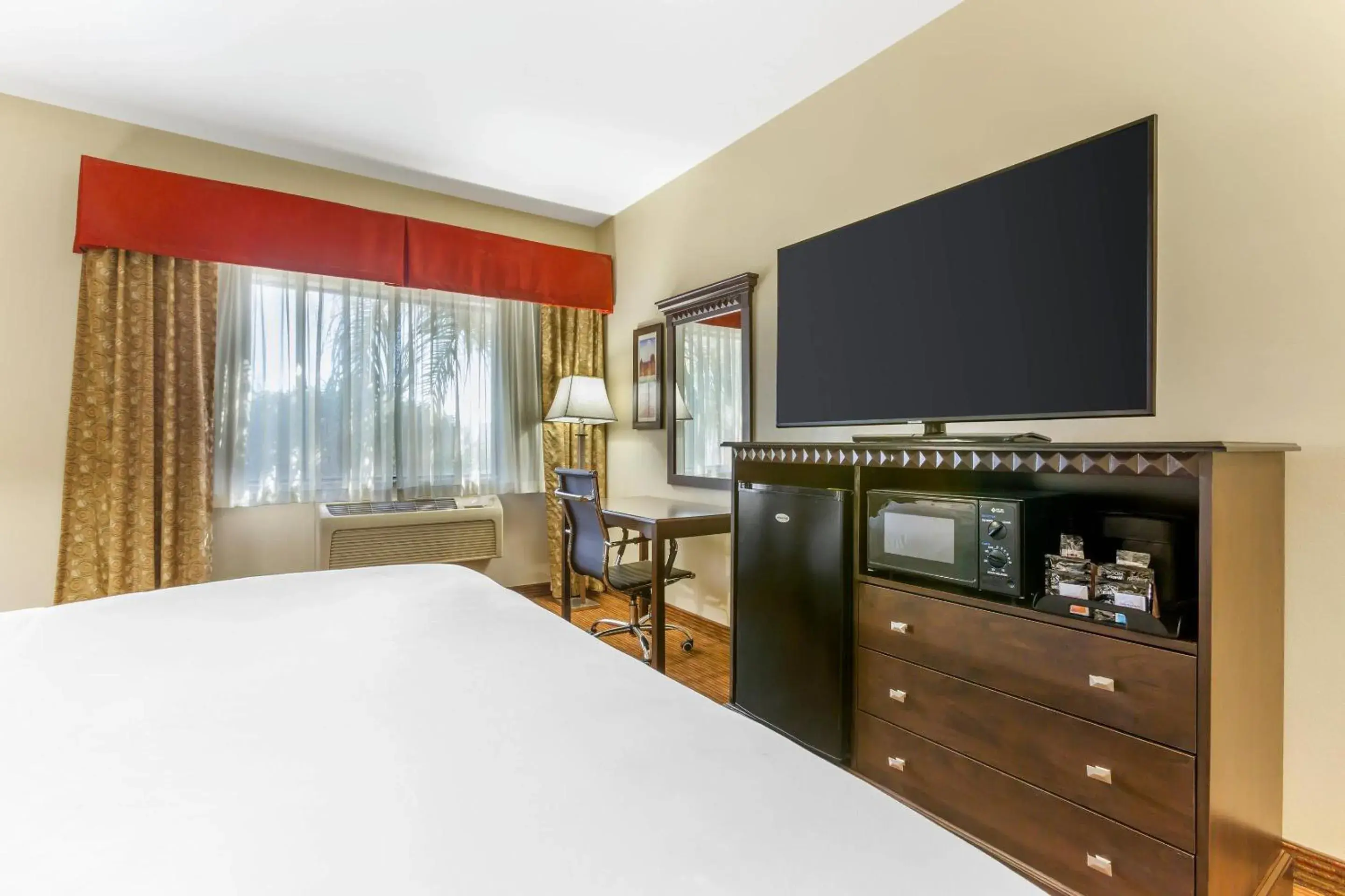 Bedroom, Bed in Comfort Inn Phoenix Central City Bedroom, Bed in Comfort Inn Phoenix Central City