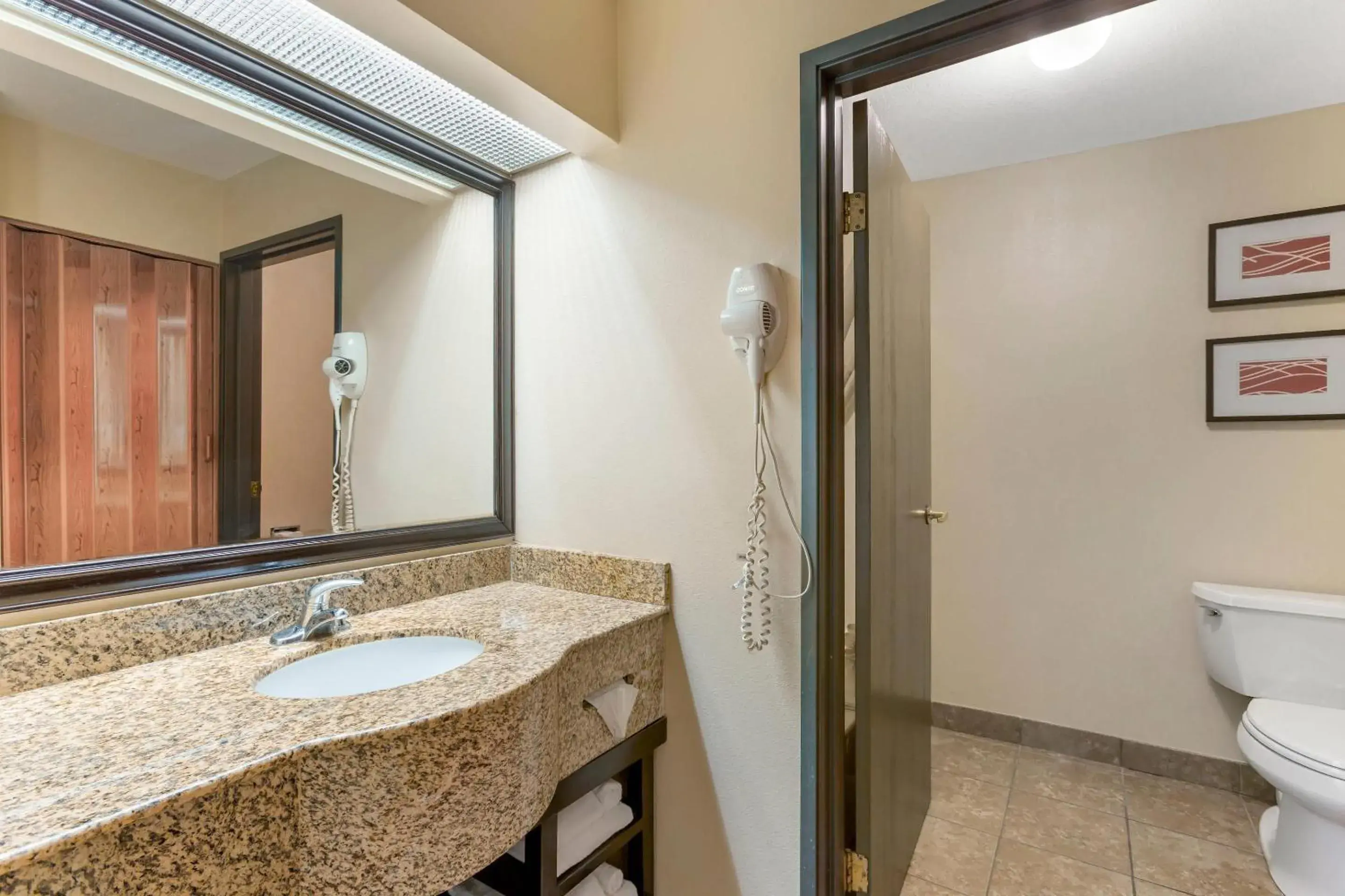 Bedroom in Comfort Inn Phoenix Central City Bedroom in Comfort Inn Phoenix Central City