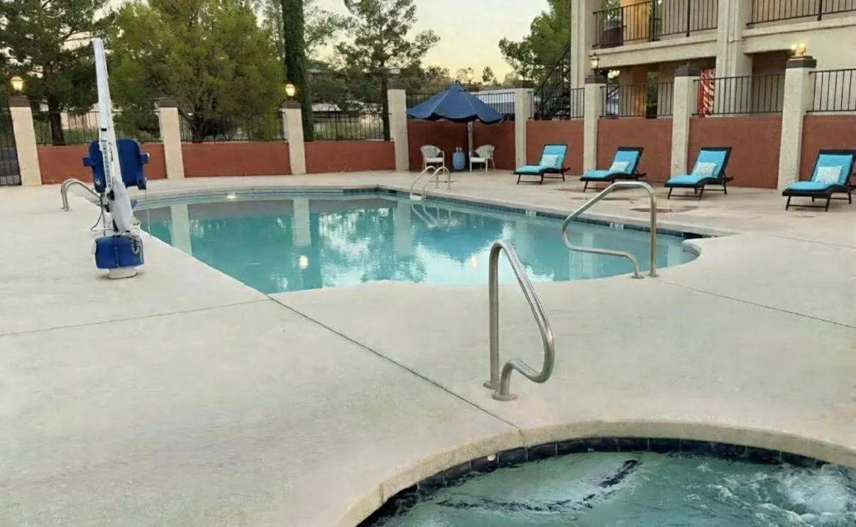 Hot Tub in Lux Verde Hotel