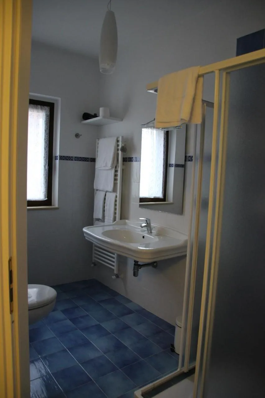 Shower, Bed in Prati di Maja B&B