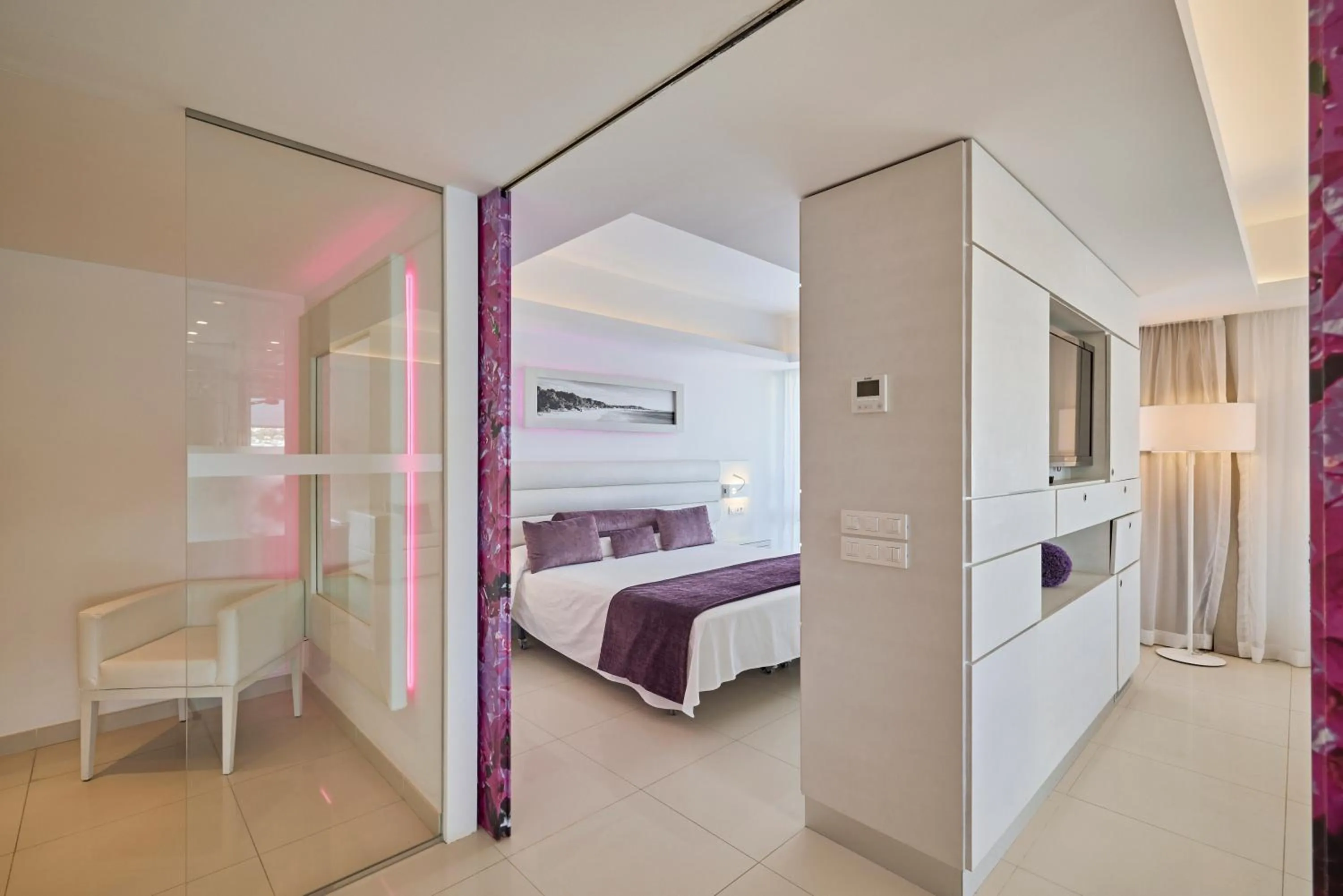 Photo of the whole room, Bed in Hotel Argos Ibiza