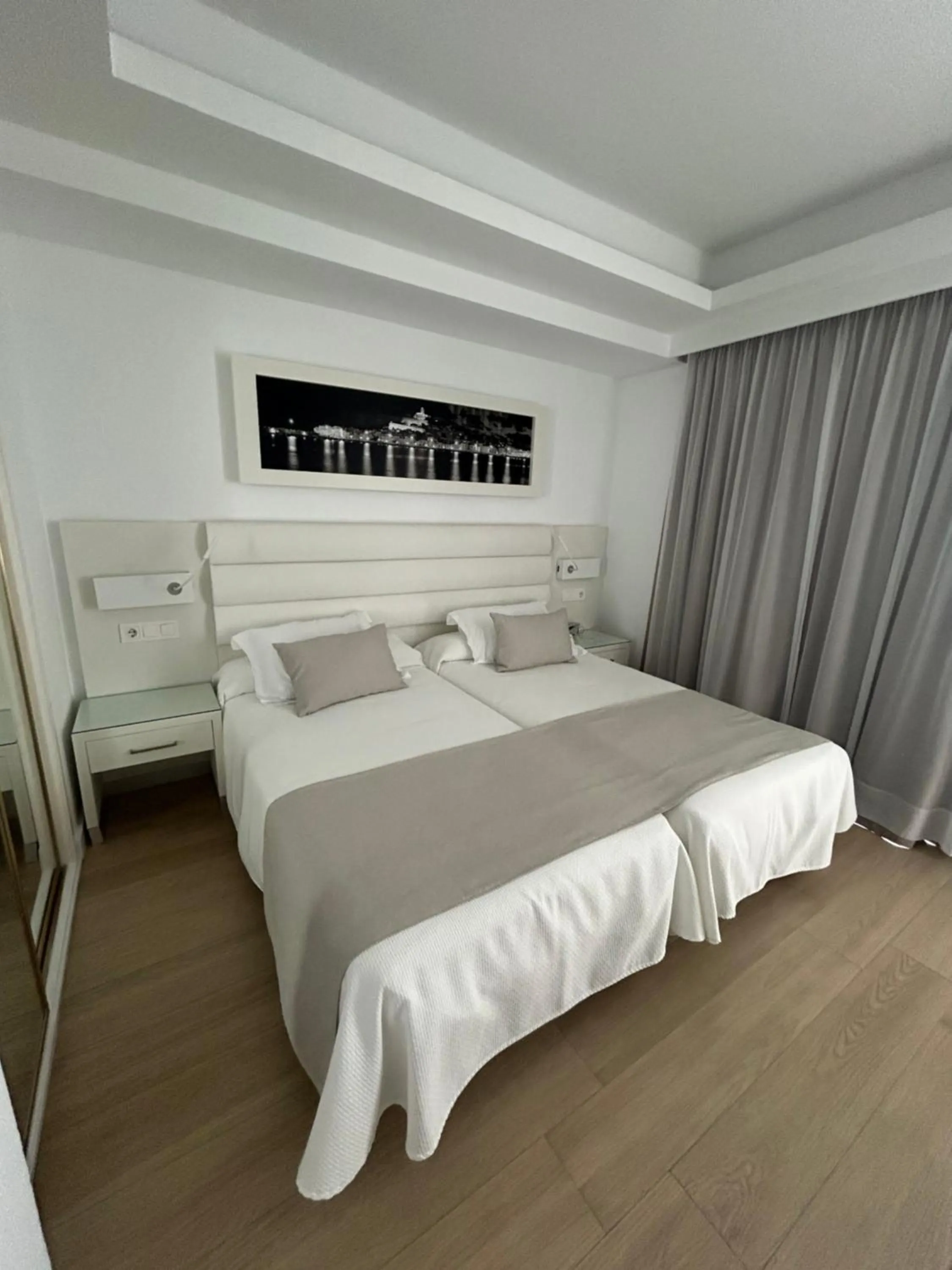 Photo of the whole room, Bed in Hotel Argos Ibiza