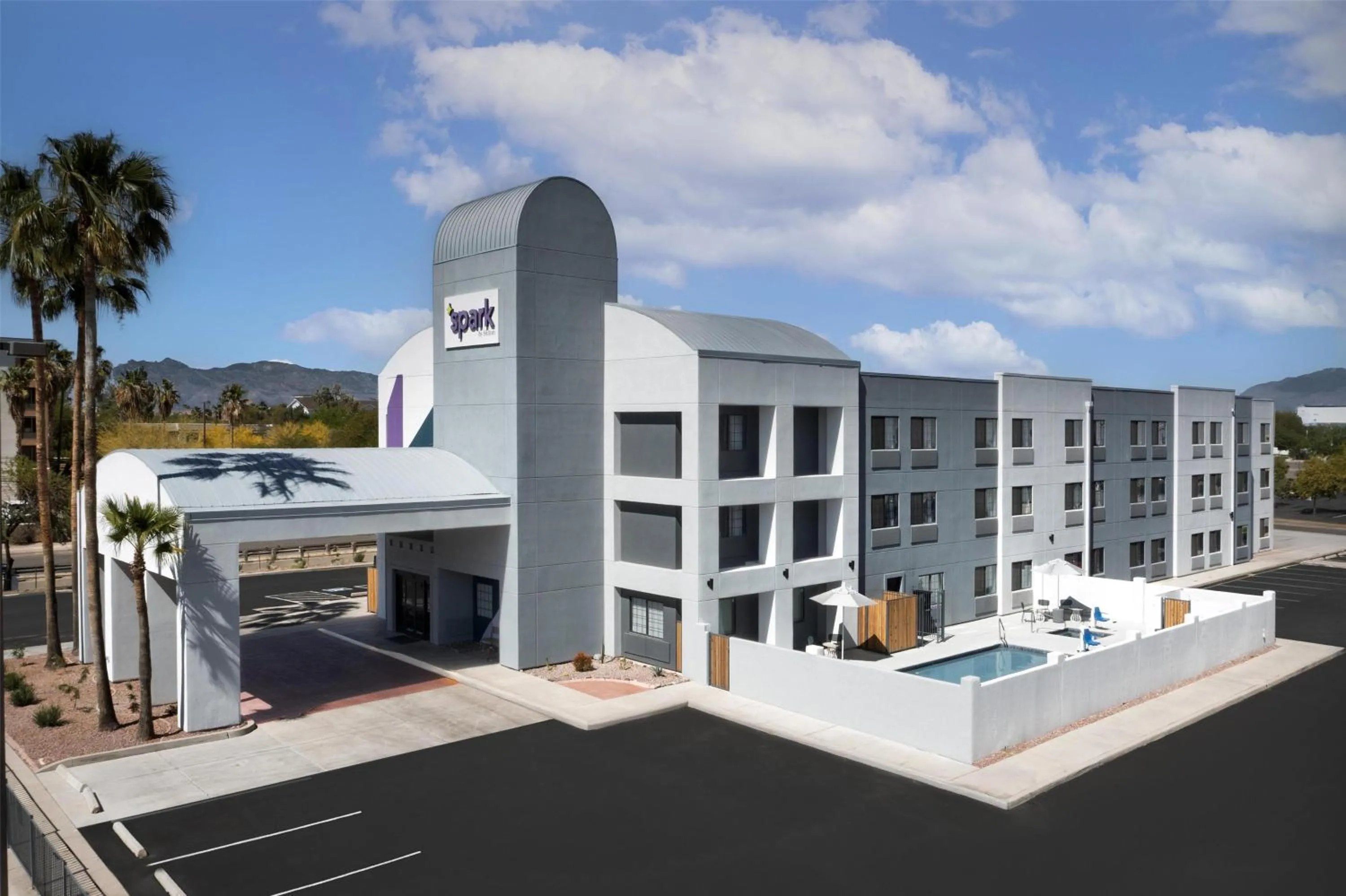 Property building in Spark By Hilton Tucson Airport