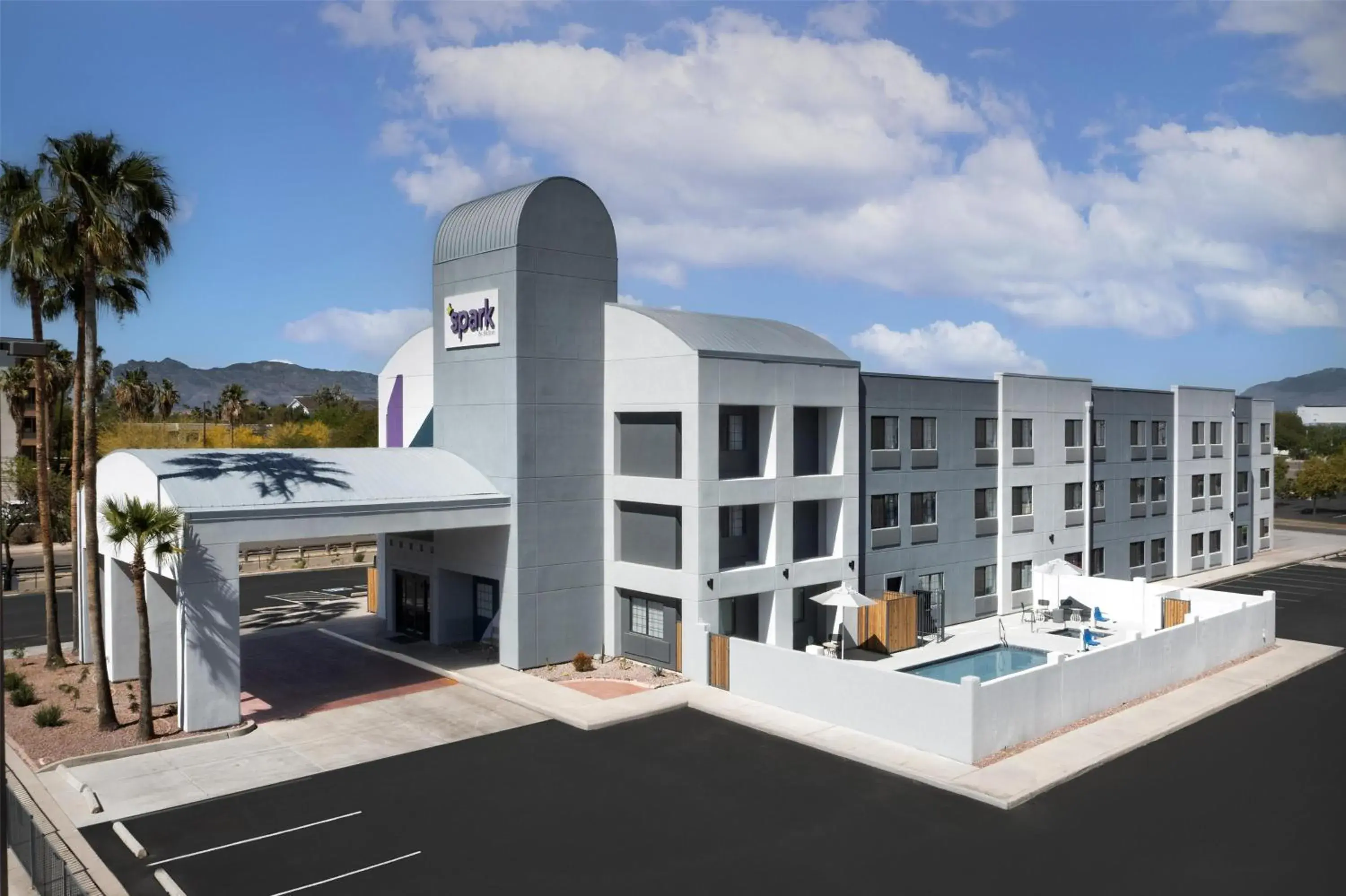 Property building in Spark By Hilton Tucson Airport Property building in Spark By Hilton Tucson Airport