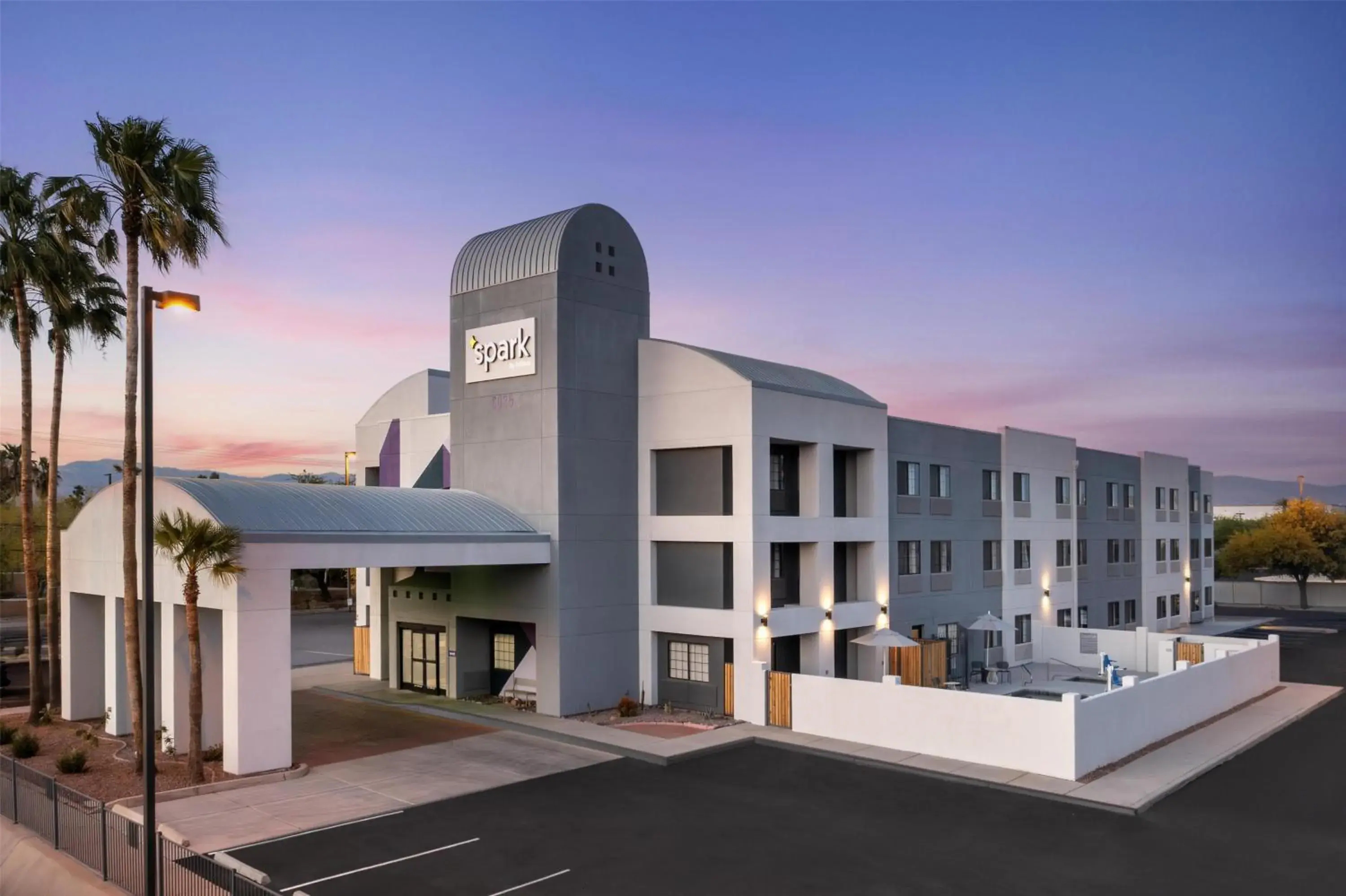 Property building in Spark By Hilton Tucson Airport Property building in Spark By Hilton Tucson Airport