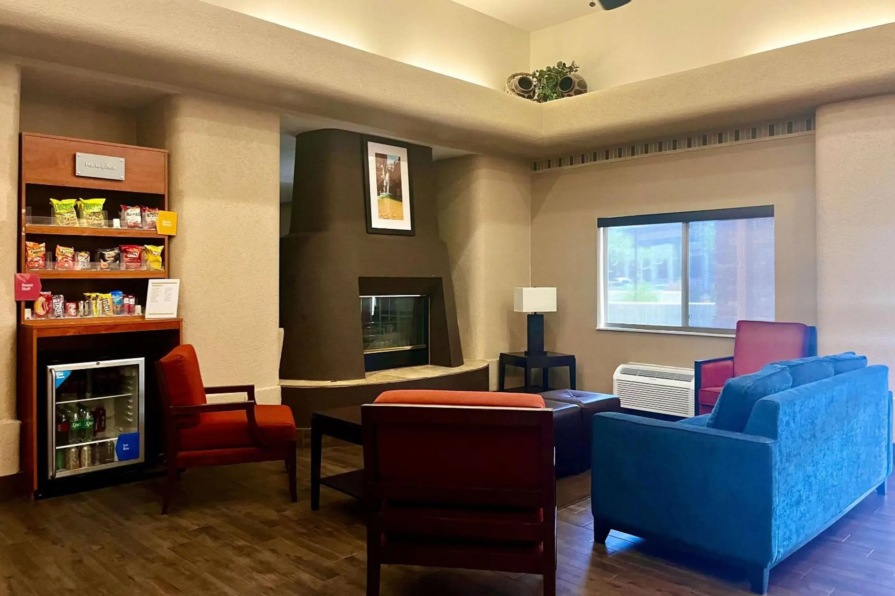 Lobby or reception in Comfort Suites Peoria Sports Complex Lobby or reception in Comfort Suites Peoria Sports Complex