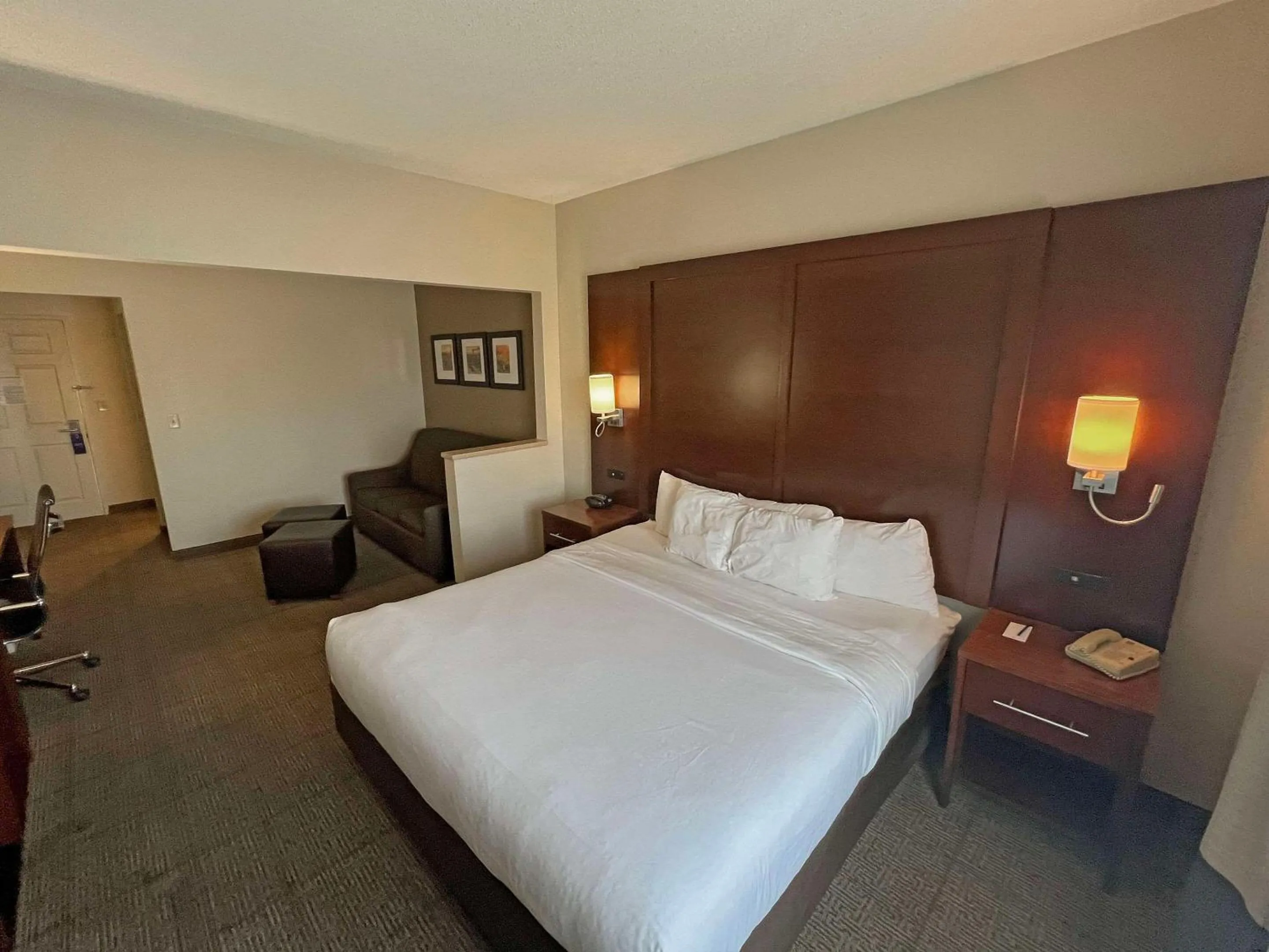 Bedroom, Bed in Comfort Suites Peoria Sports Complex