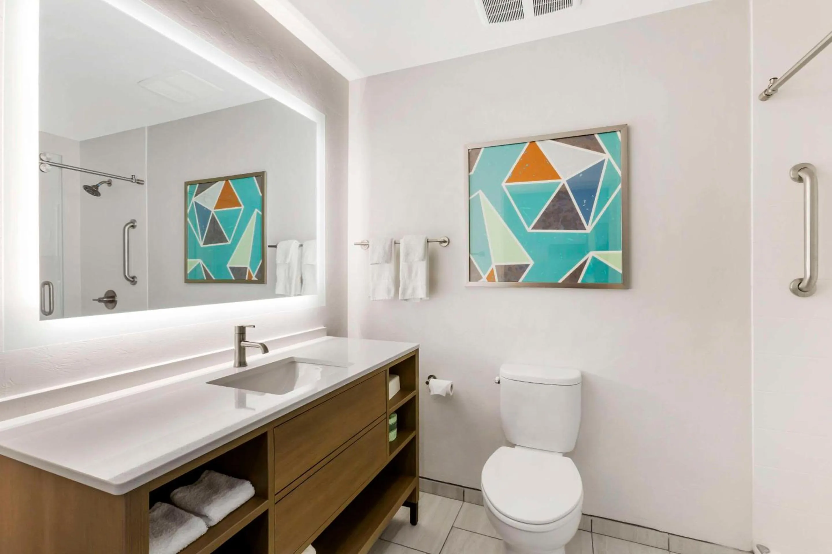 Bedroom in Comfort Suites at Tucson Mall