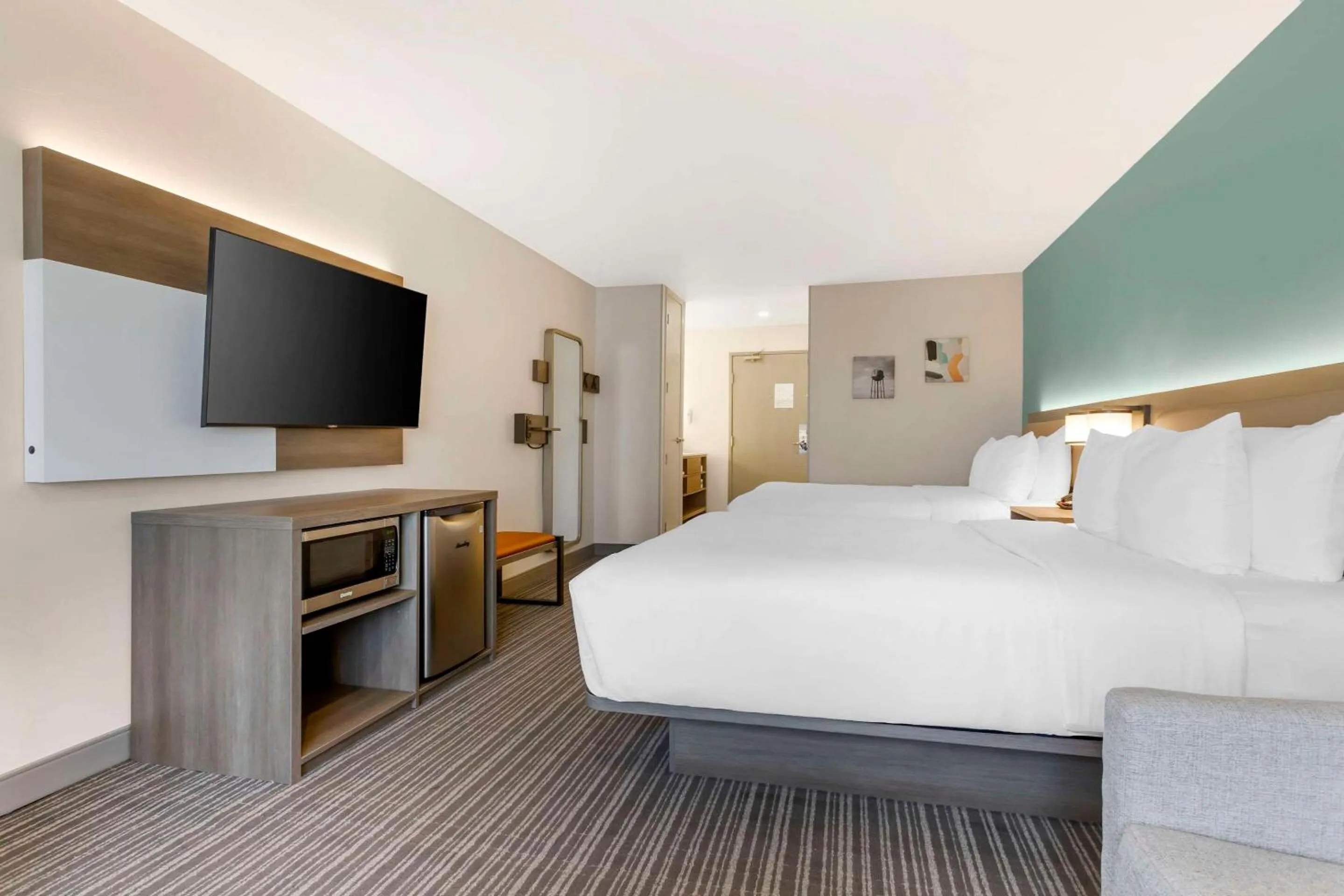 Bedroom, Bed in Comfort Suites at Tucson Mall