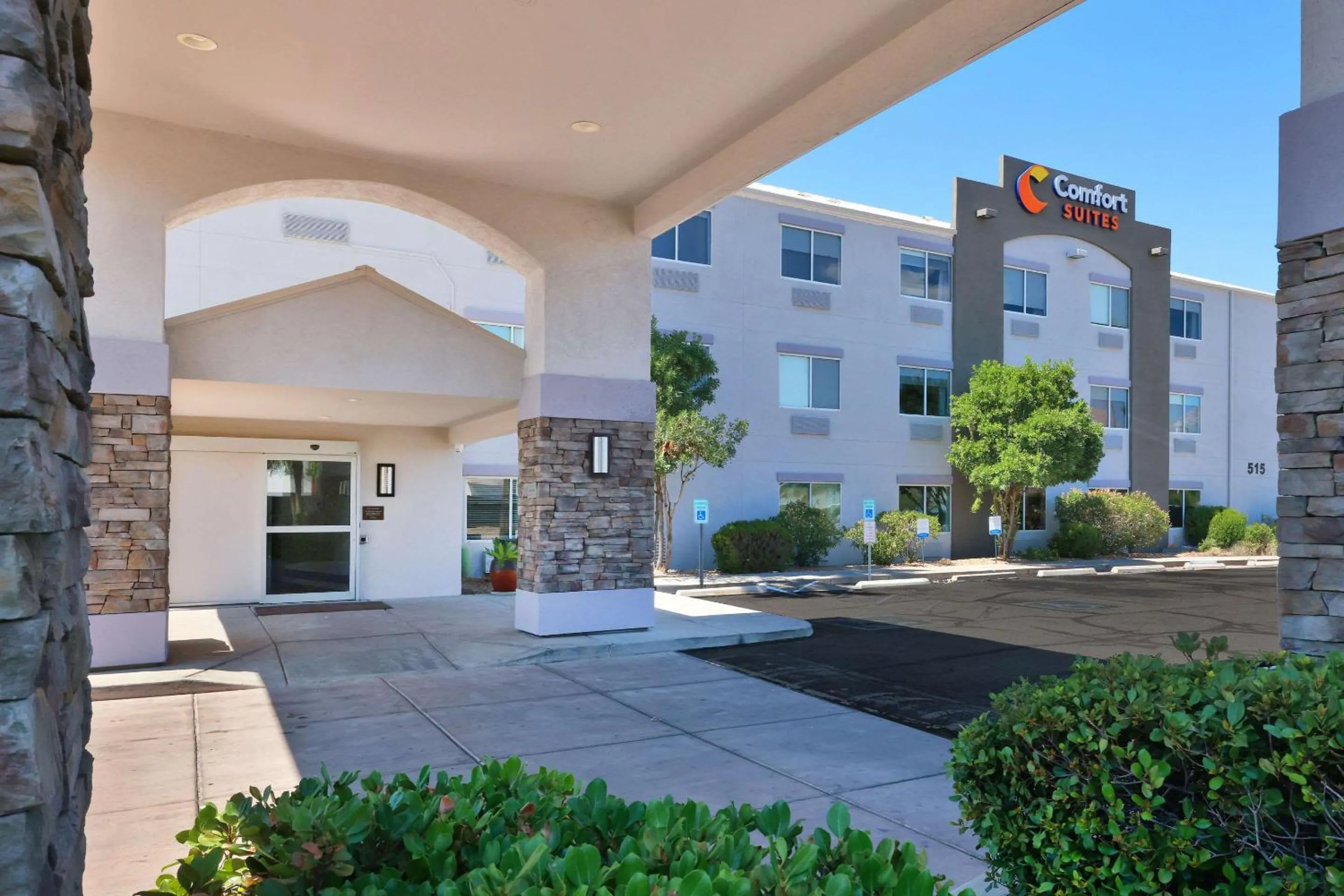 Property building in Comfort Suites at Tucson Mall