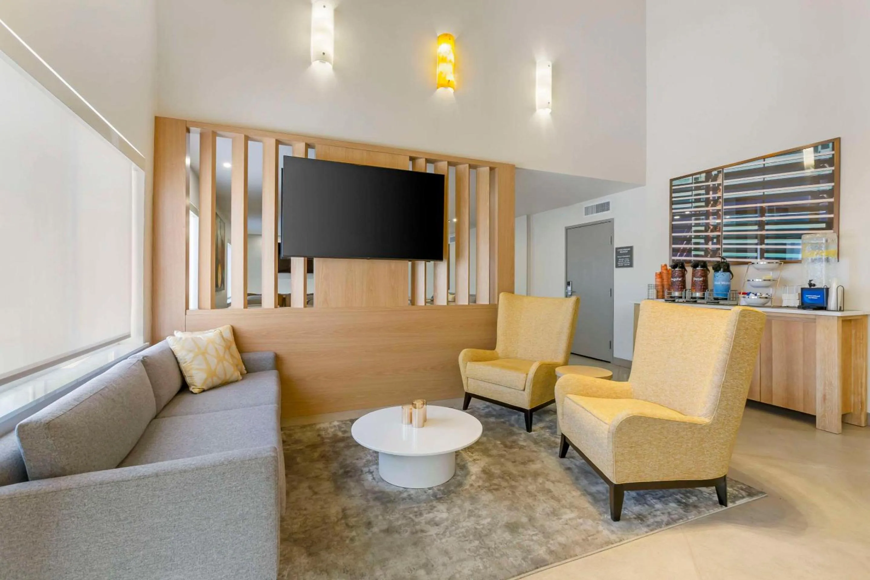 Lobby or reception in Comfort Suites at Tucson Mall