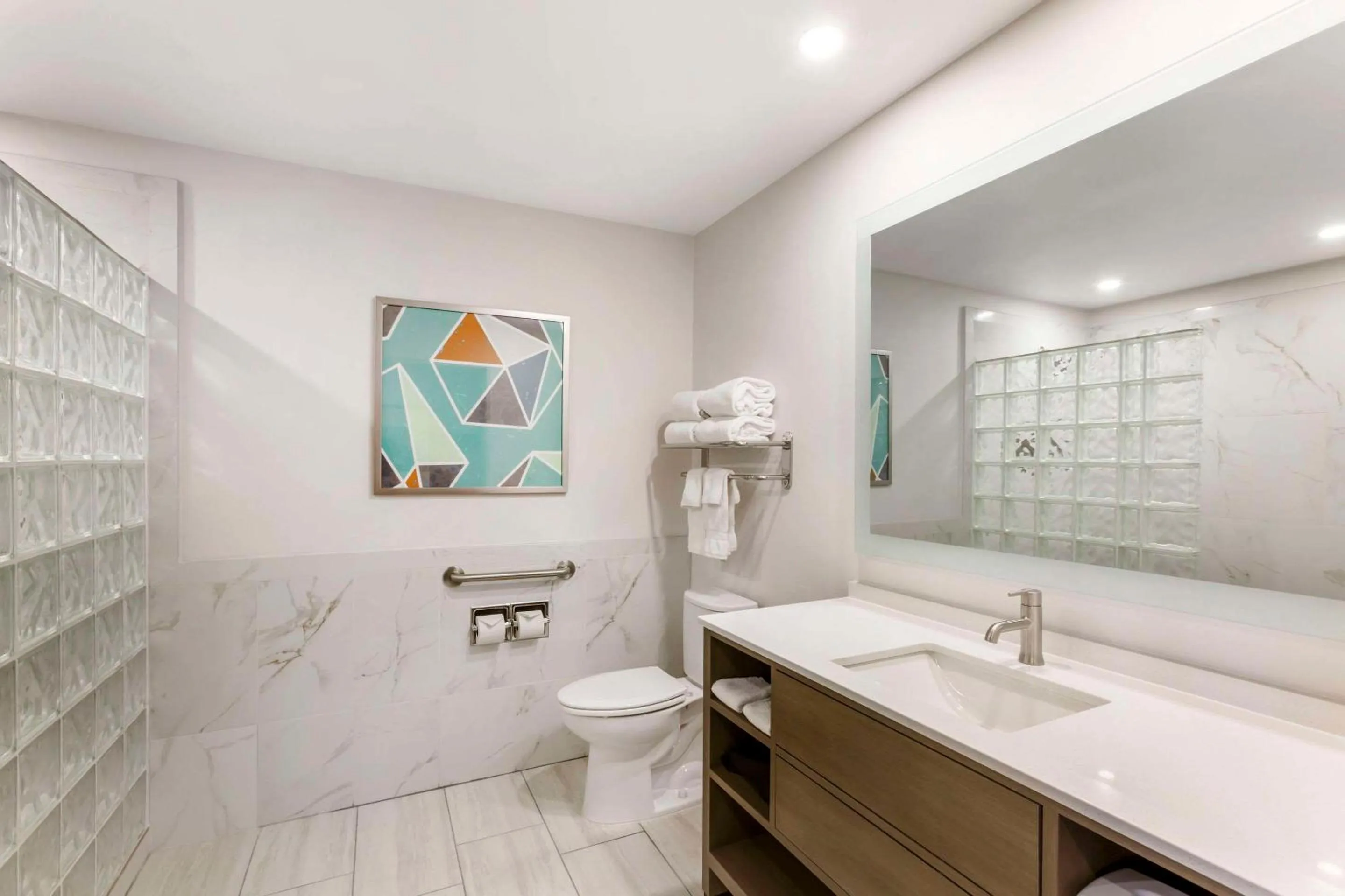 Bedroom in Comfort Suites at Tucson Mall