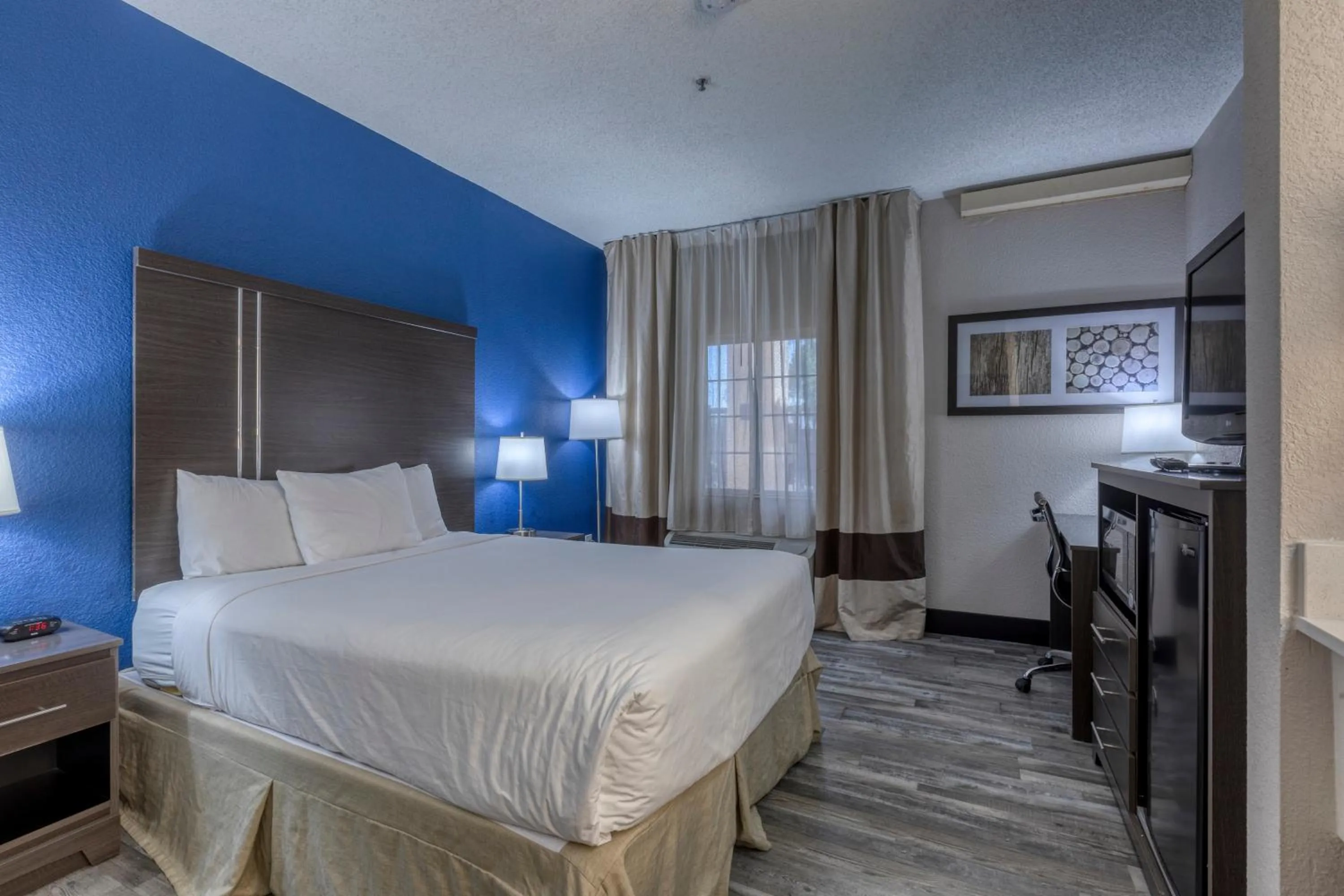 Photo of the whole room, Bed in Baymont by Wyndham Casa Grande