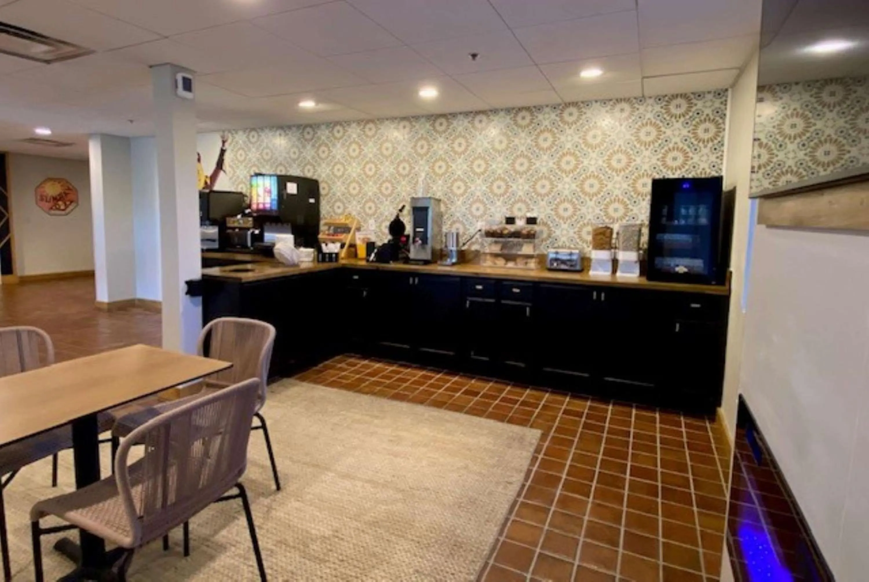 Breakfast in La Quinta Inn & Suites by Wyndham Tempe University, Phoenix