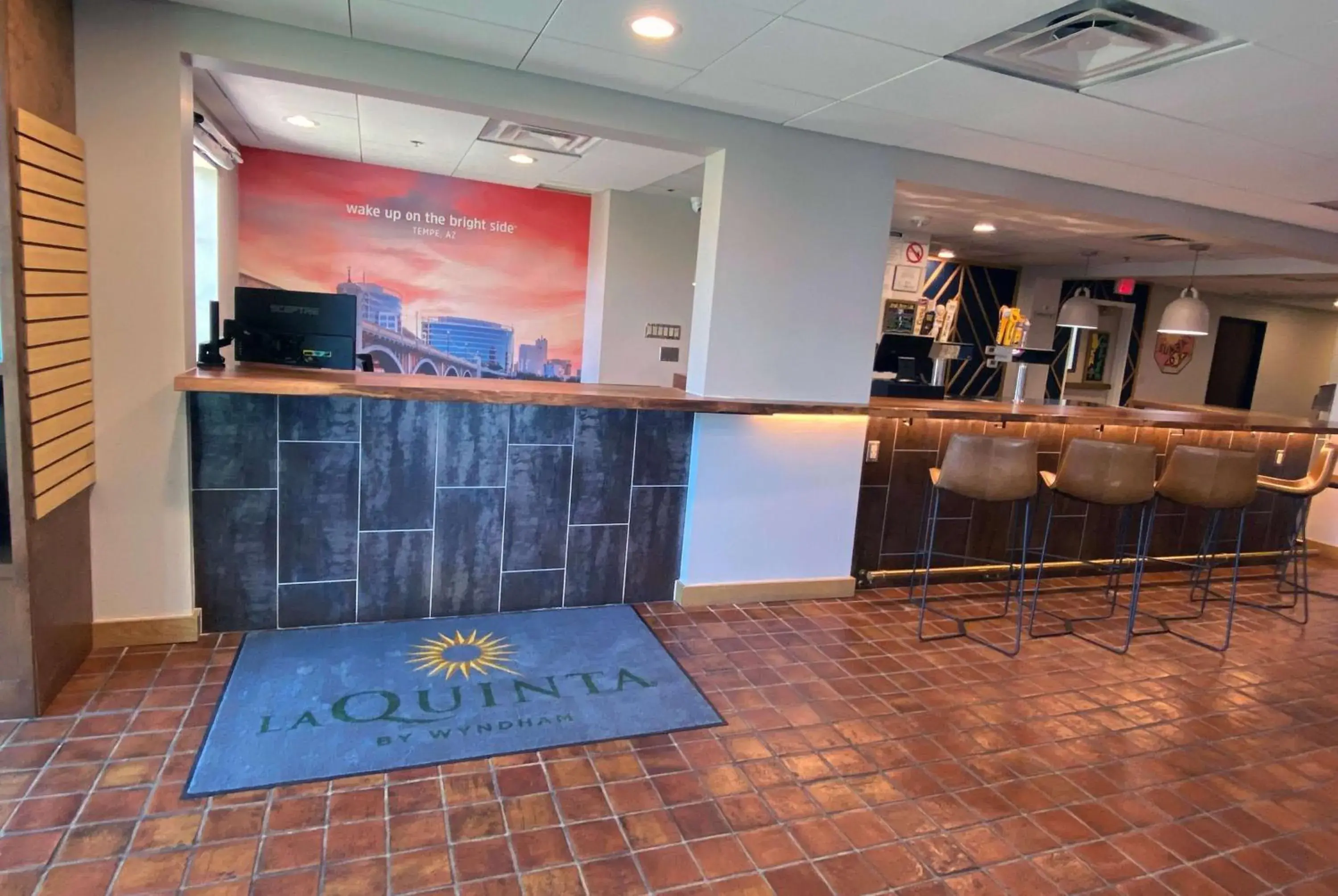 Lobby or reception in La Quinta Inn & Suites by Wyndham Tempe University, Phoenix Lobby or reception in La Quinta Inn & Suites by Wyndham Tempe University, Phoenix