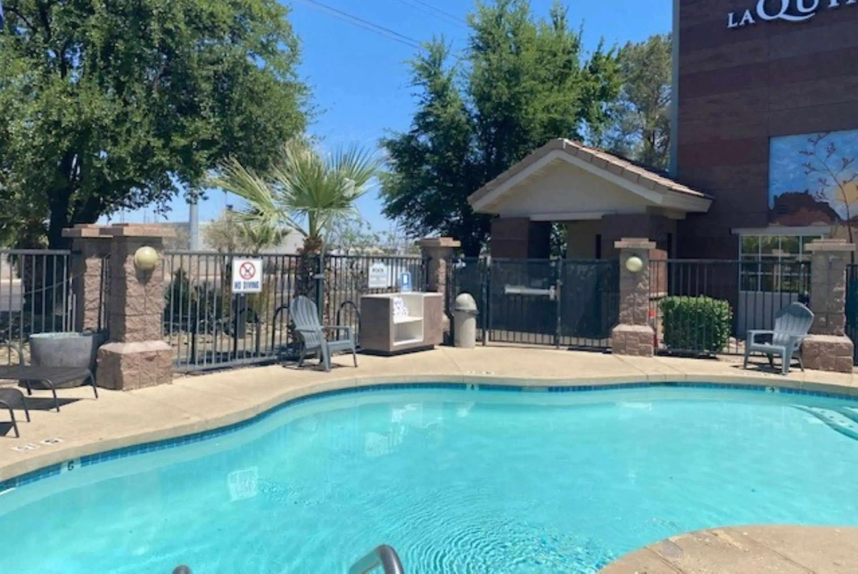 Pool view in La Quinta Inn & Suites by Wyndham Tempe University, Phoenix Pool view in La Quinta Inn & Suites by Wyndham Tempe University, Phoenix