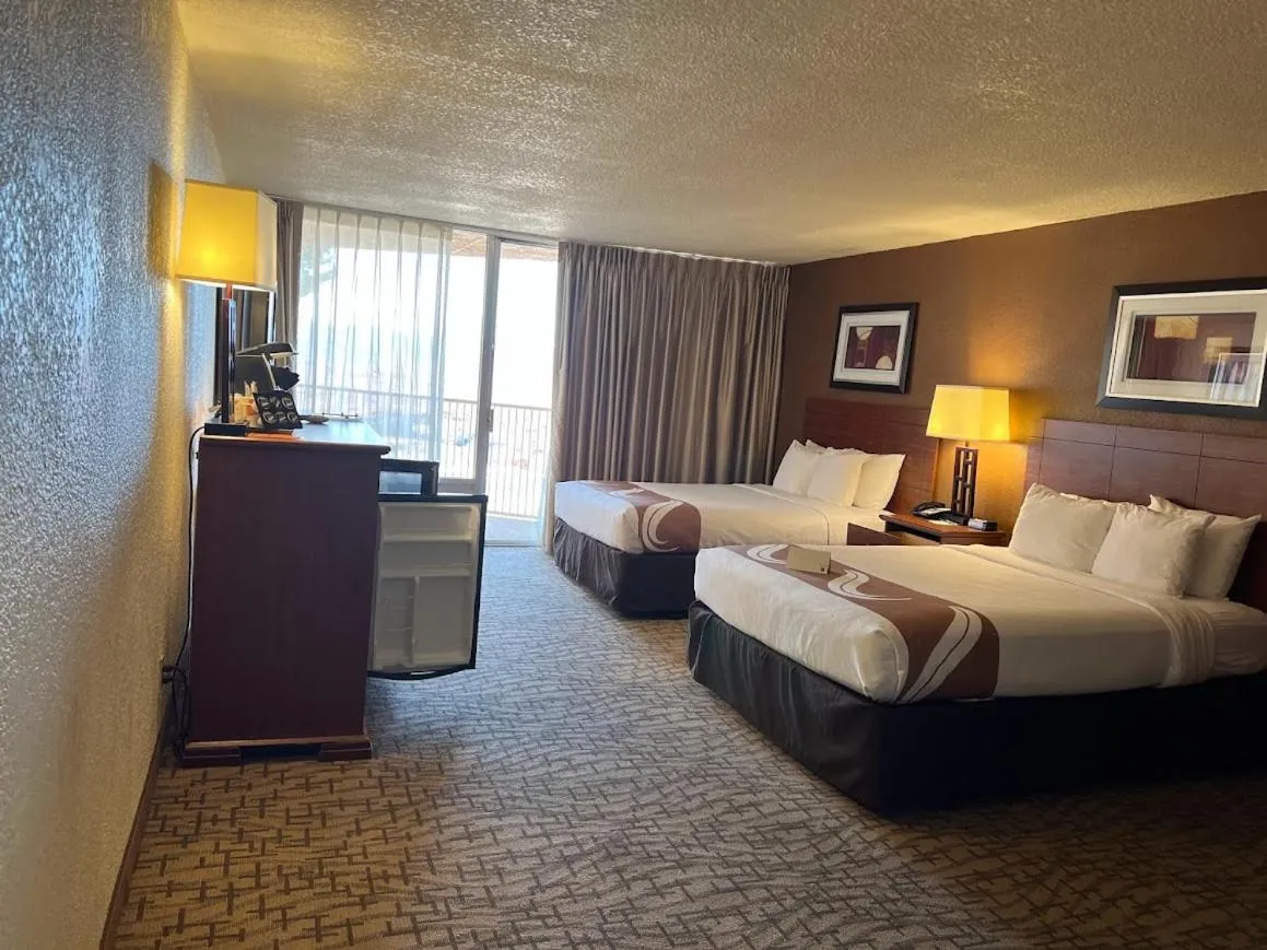 Quality Inn View of Lake Powell - Page