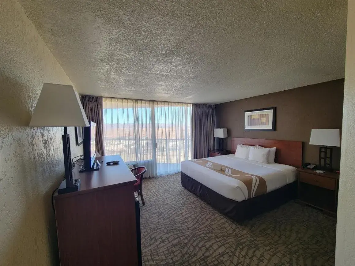 Bed in Quality Inn View of Lake Powell - Page Bed in Quality Inn View of Lake Powell - Page