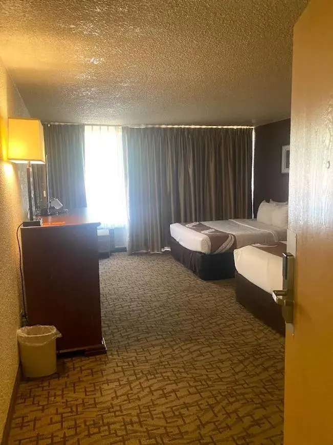 Bed in Quality Inn View of Lake Powell - Page Bed in Quality Inn View of Lake Powell - Page